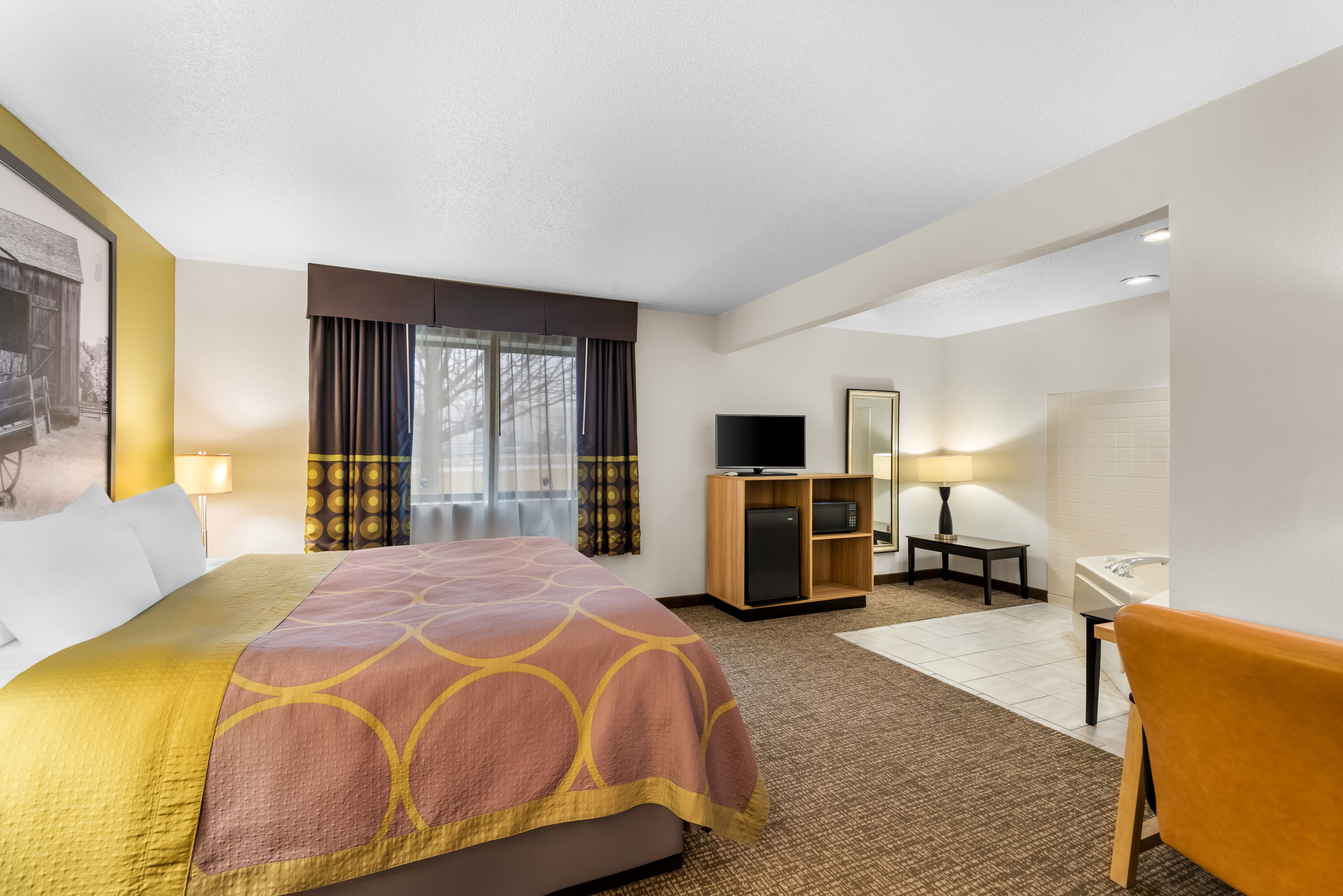 Super 8 by Wyndham Oelwein suite in Oelwein, Iowa