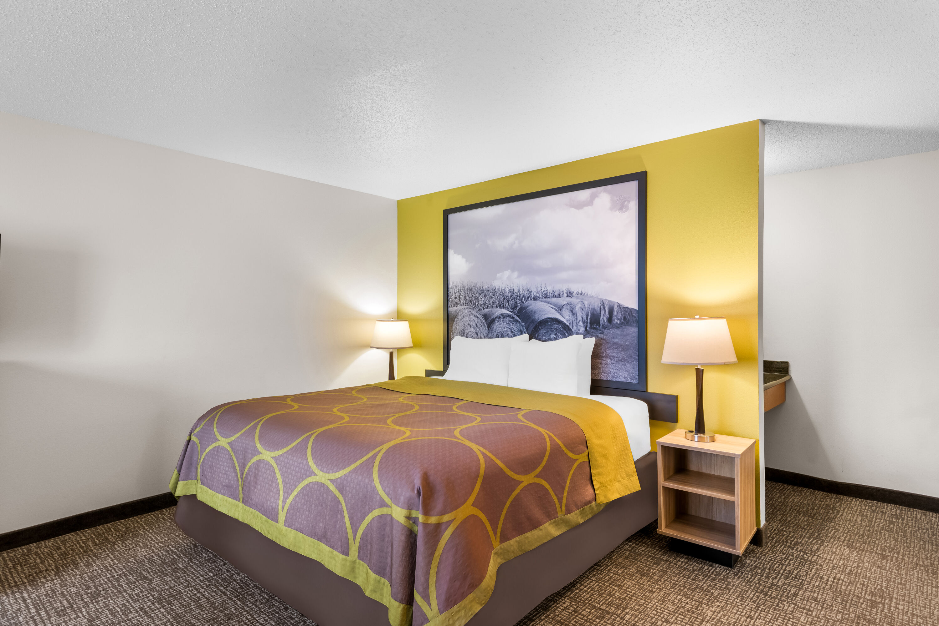 Super 8 by Wyndham Oelwein suite in Oelwein, Iowa