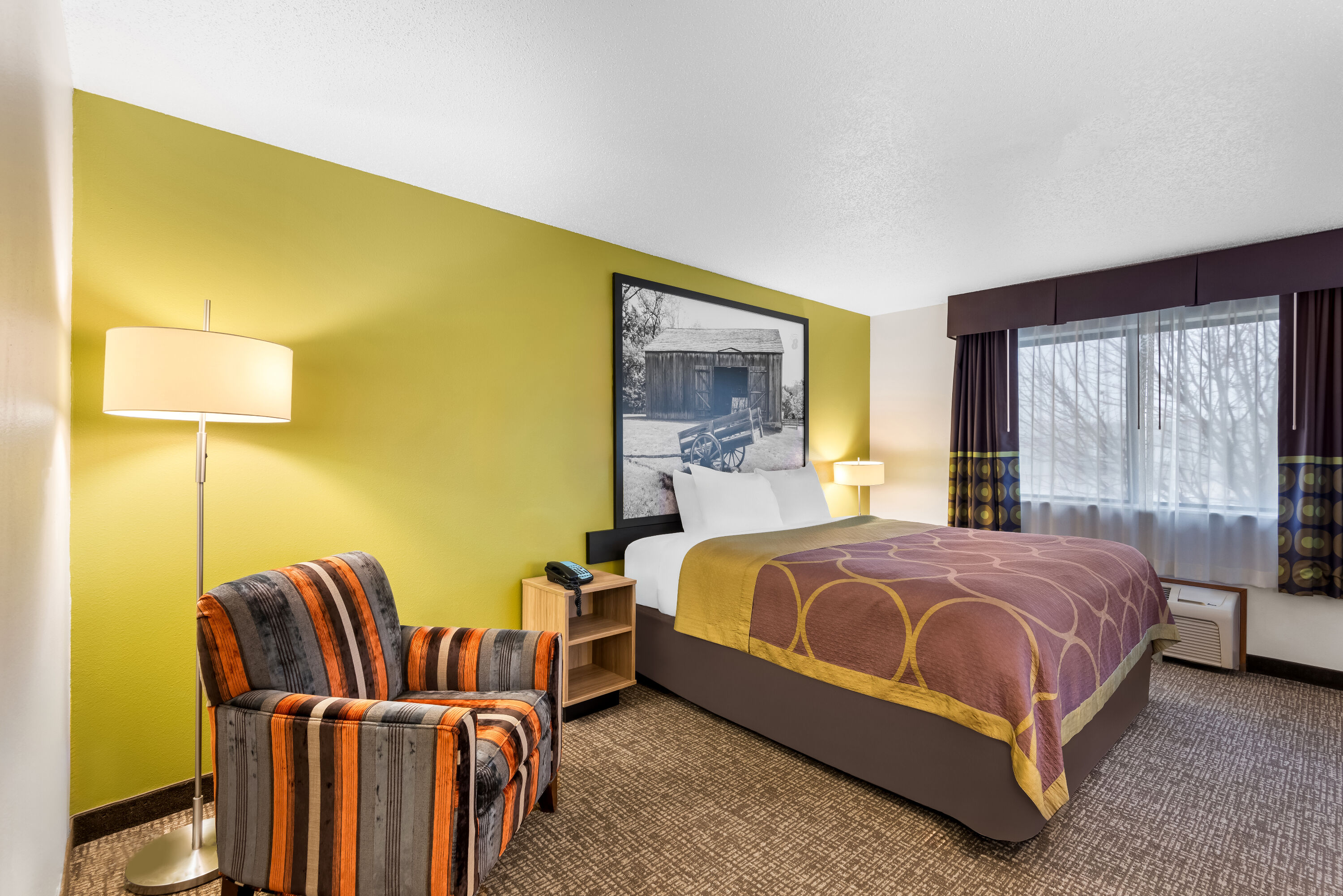Super 8 by Wyndham Oelwein suite in Oelwein, Iowa