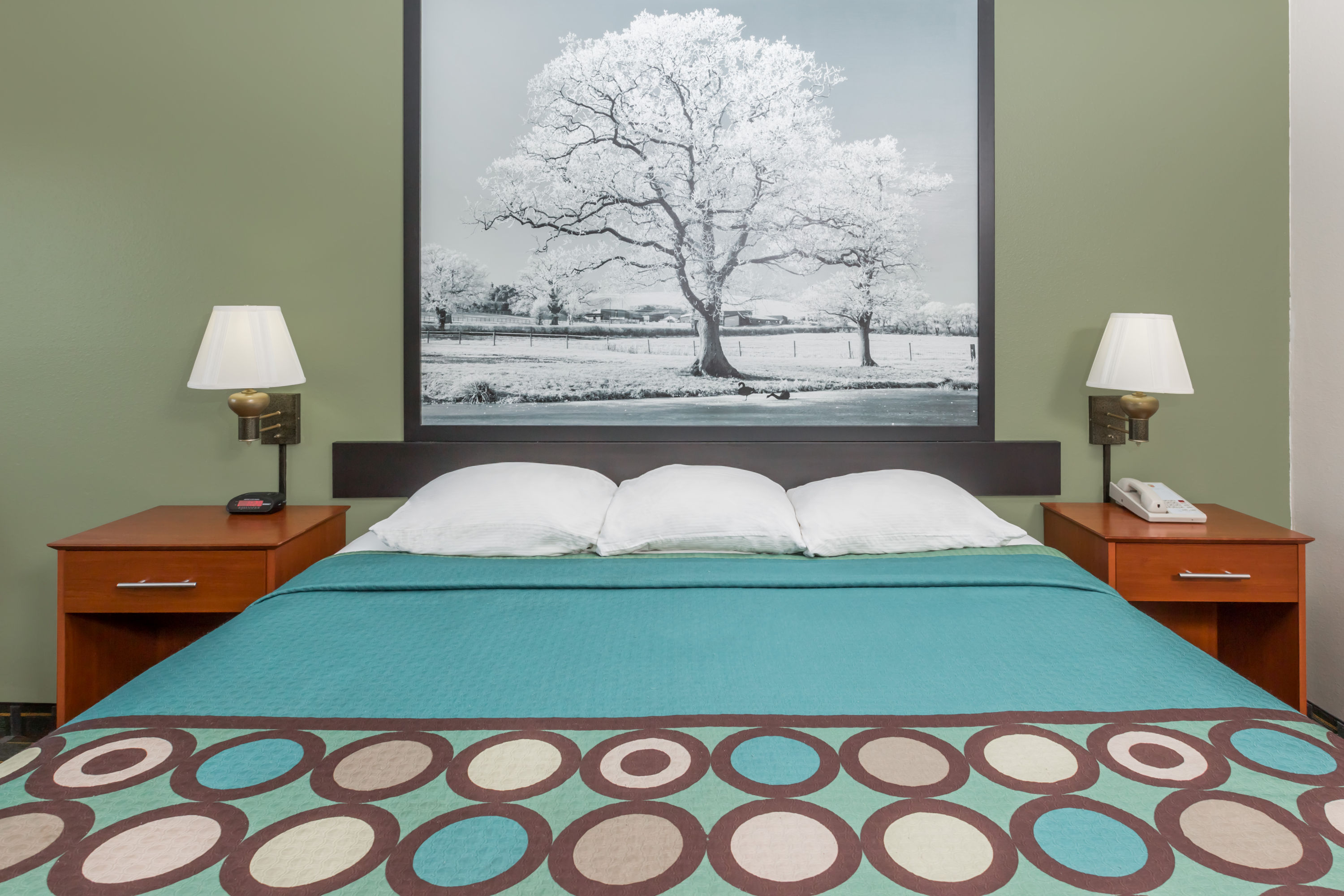 Guest room at the Super 8 by Wyndham Osceola IA in Osceola, Iowa