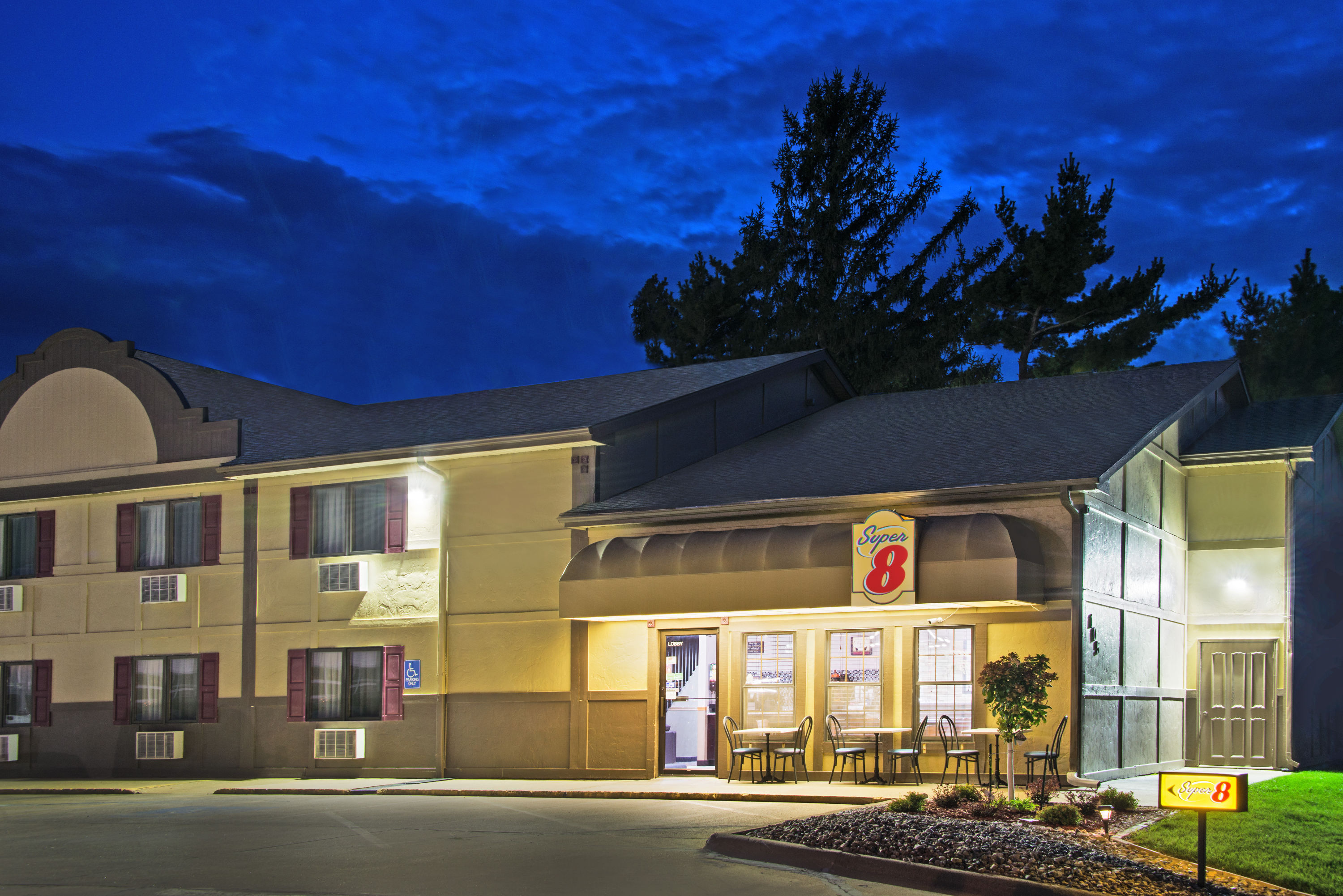 Exterior Dusk Image of Super 8 by Wyndham Pella hotel in Pella, Iowa