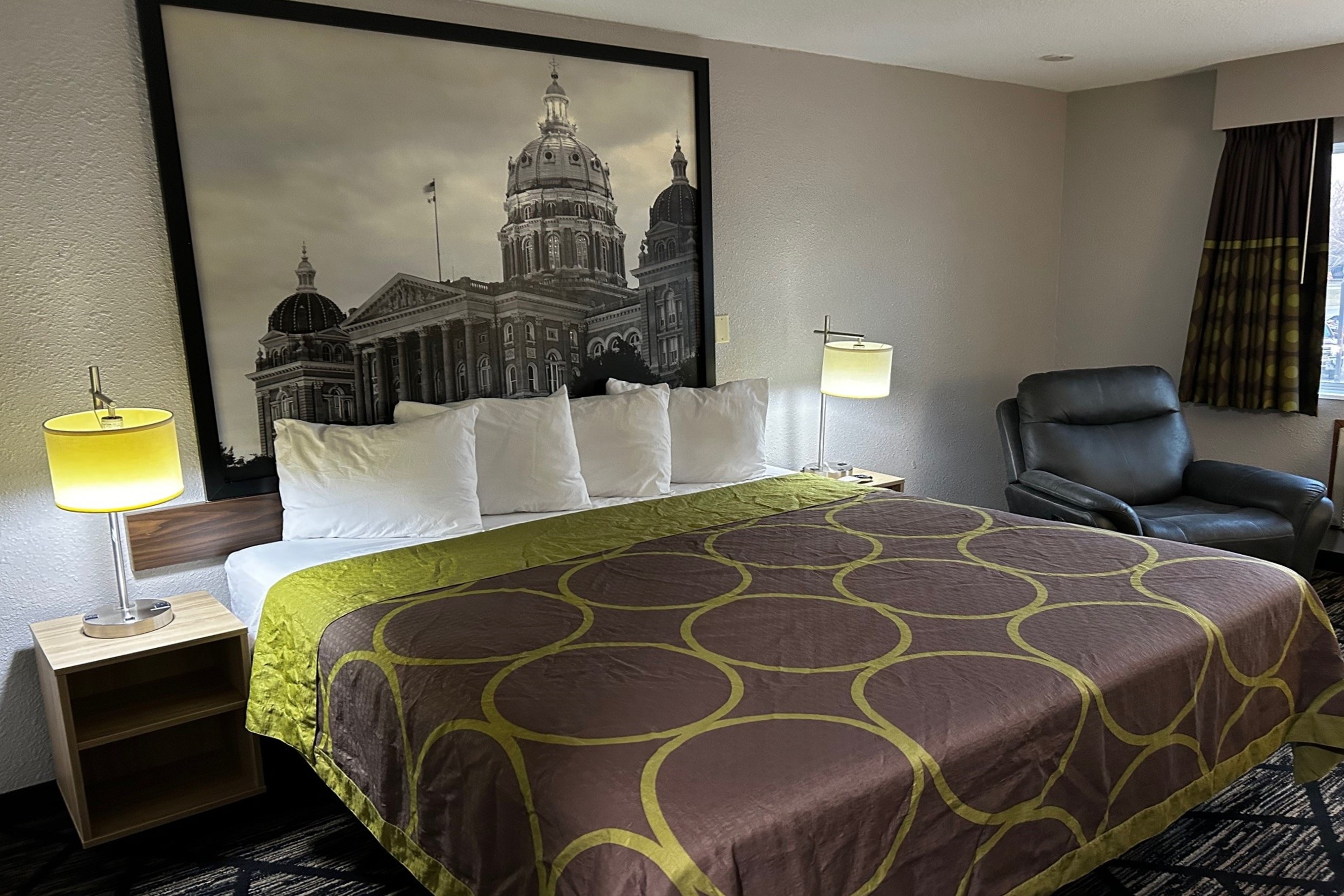 Guest room at the Super 8 by Wyndham Pella in Pella, Iowa