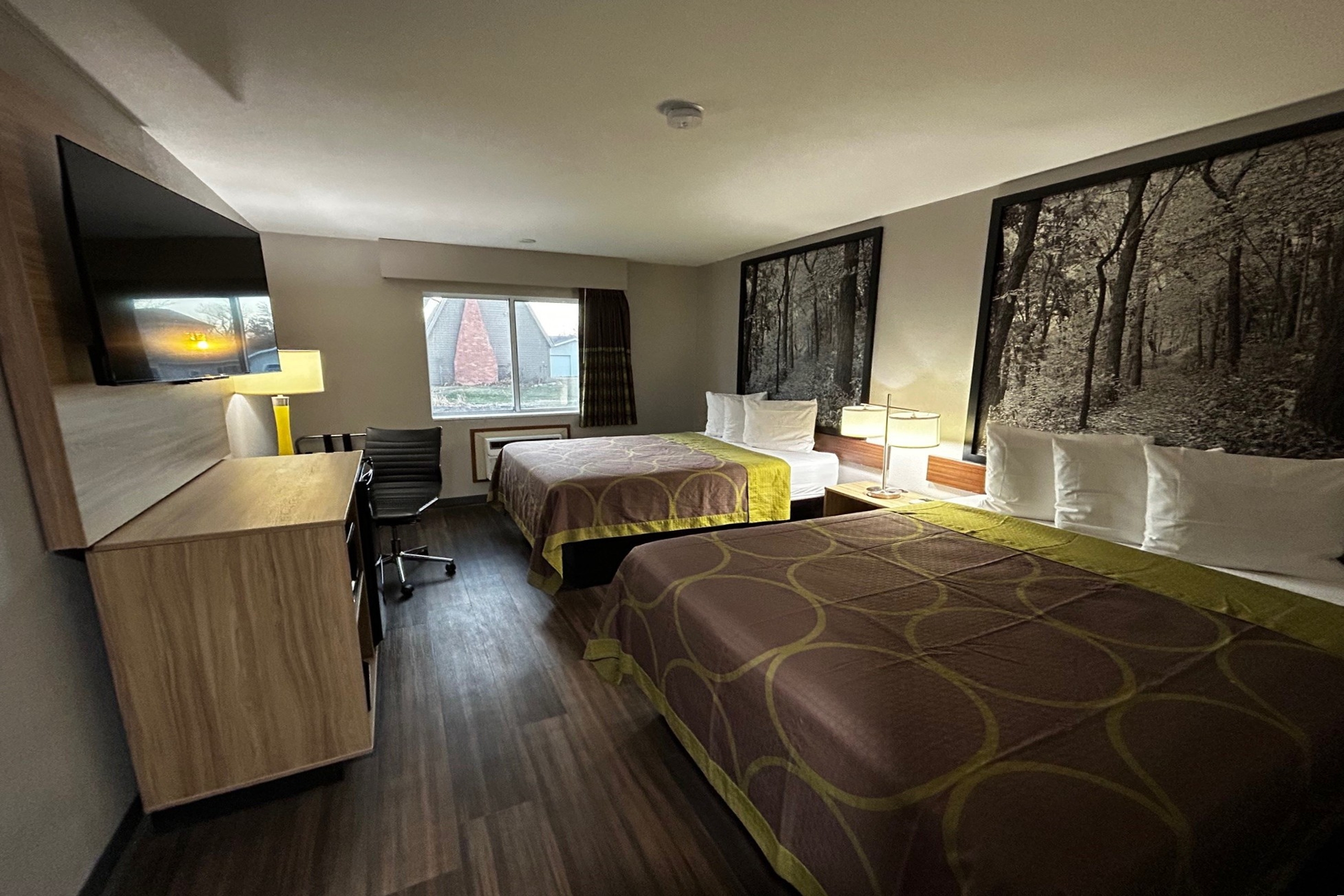 Guest room at the Super 8 by Wyndham Pella in Pella, Iowa