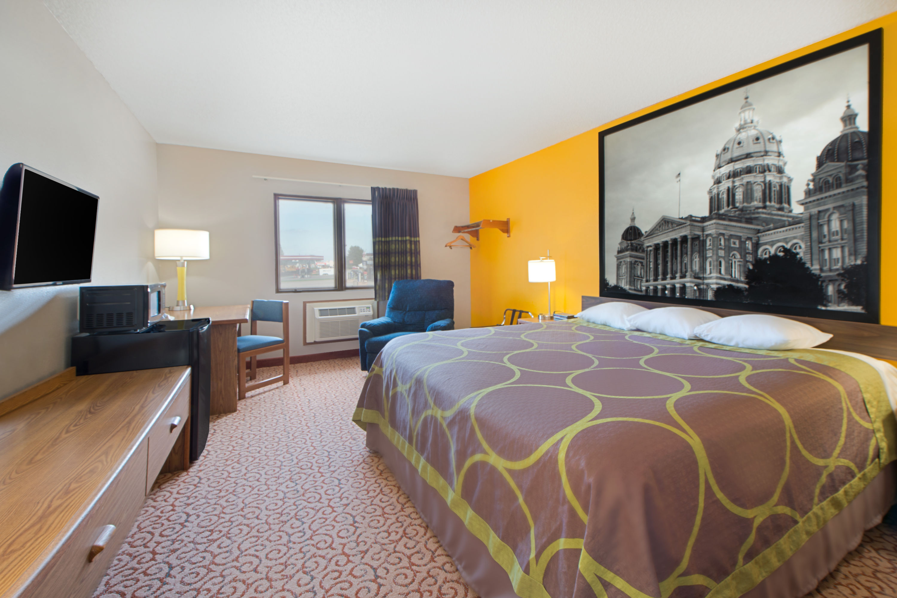 Guest room at the Super 8 by Wyndham Pella in Pella, Iowa