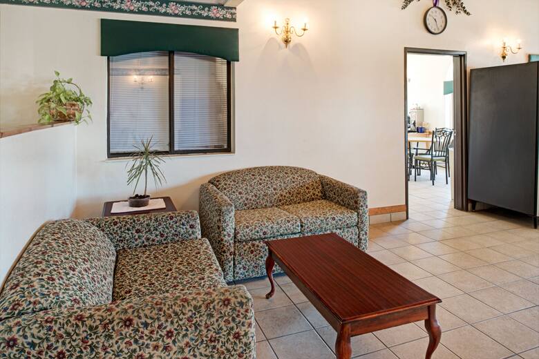 Super 8 Red Oak hotel lobby in Red Oak, Iowa