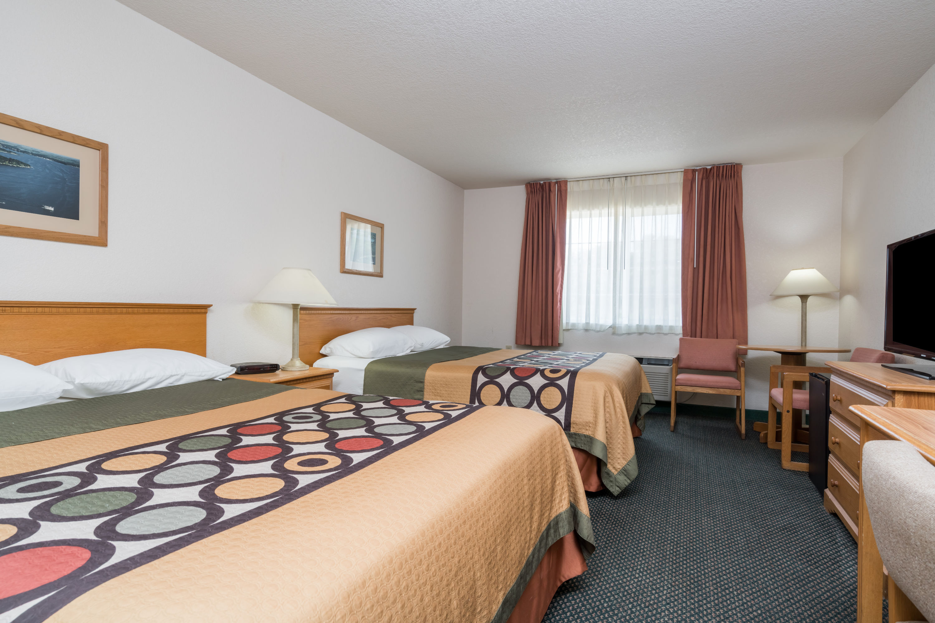 Guest room at the Super 8 by Wyndham Sheldon in Sheldon, Iowa