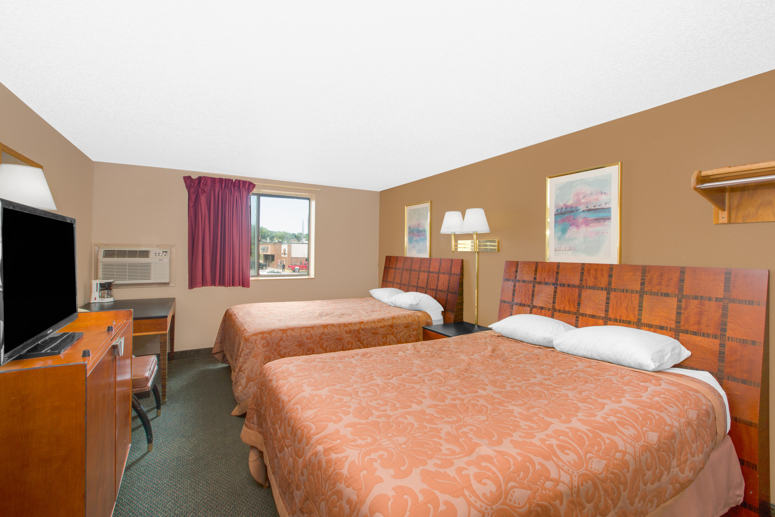 Guest room at the Super 8 by Wyndham Sioux City/Morningside Area in Sioux City, Iowa