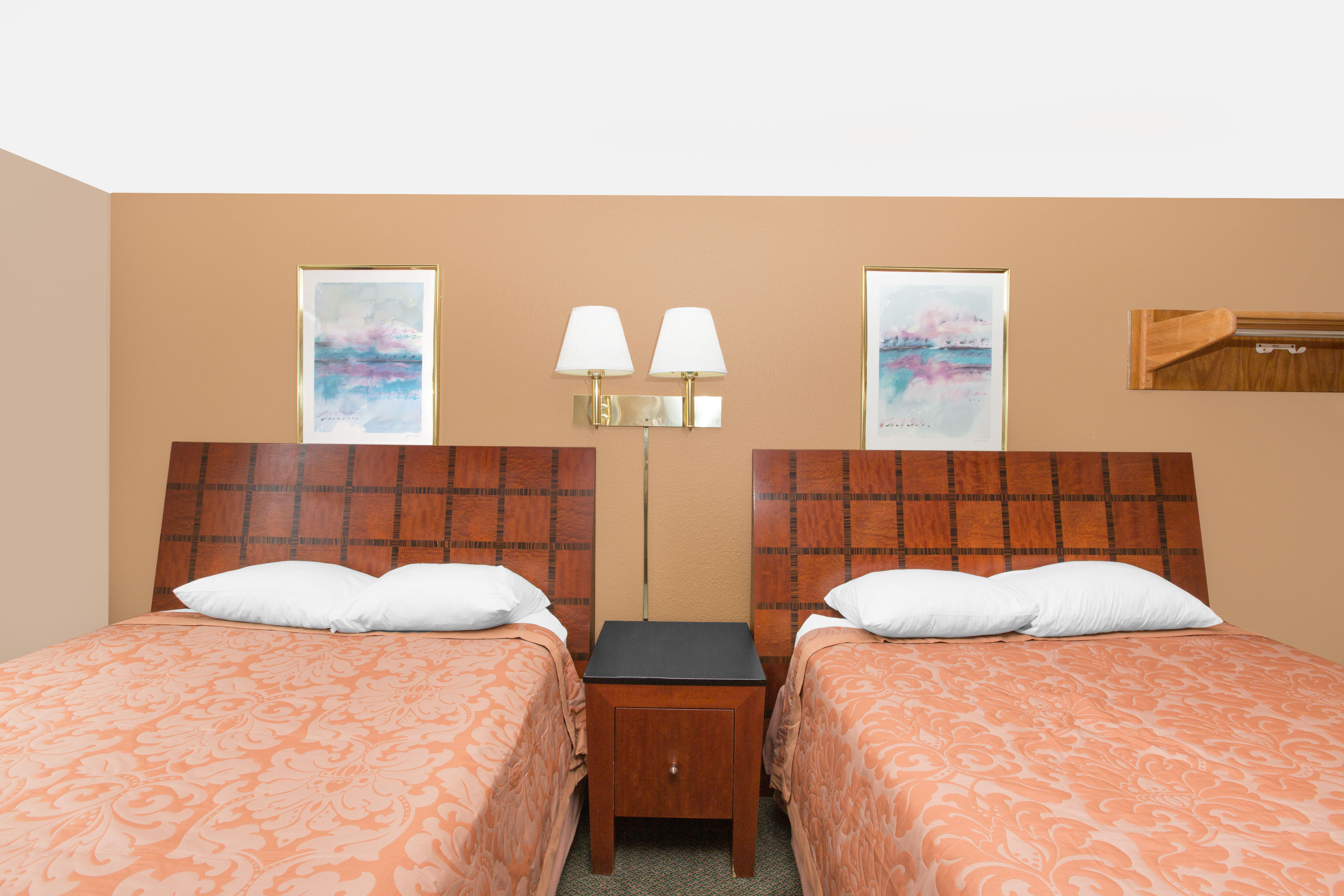 Guest room at the Super 8 by Wyndham Sioux City/Morningside Area in Sioux City, Iowa