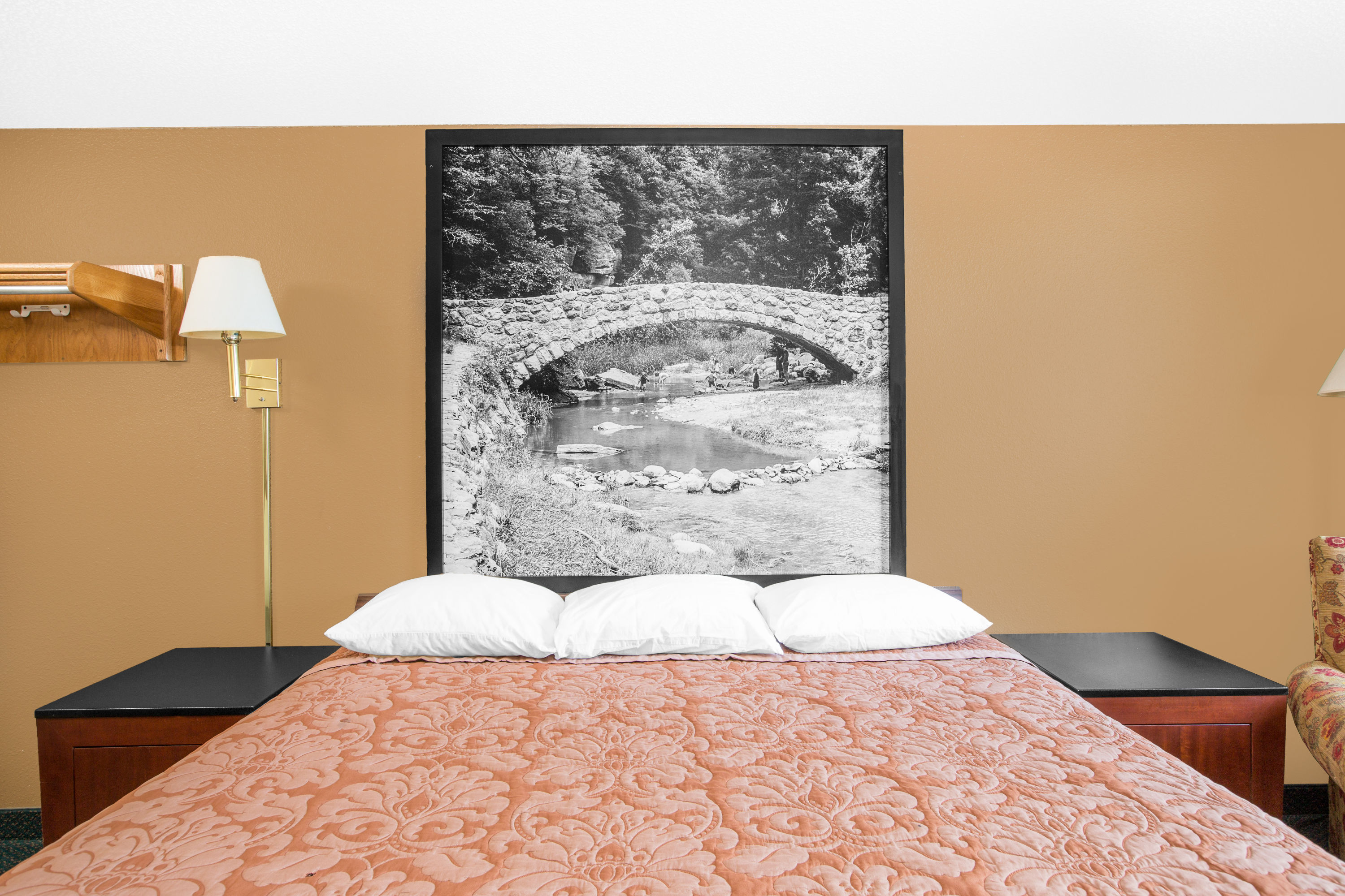 Guest room at the Super 8 by Wyndham Sioux City/Morningside Area in Sioux City, Iowa