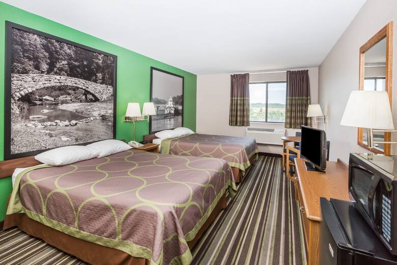 Guest room at the Super 8 Sioux City South in Sioux City, Iowa