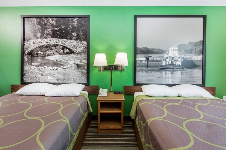 Guest room at the Super 8 Sioux City South in Sioux City, Iowa