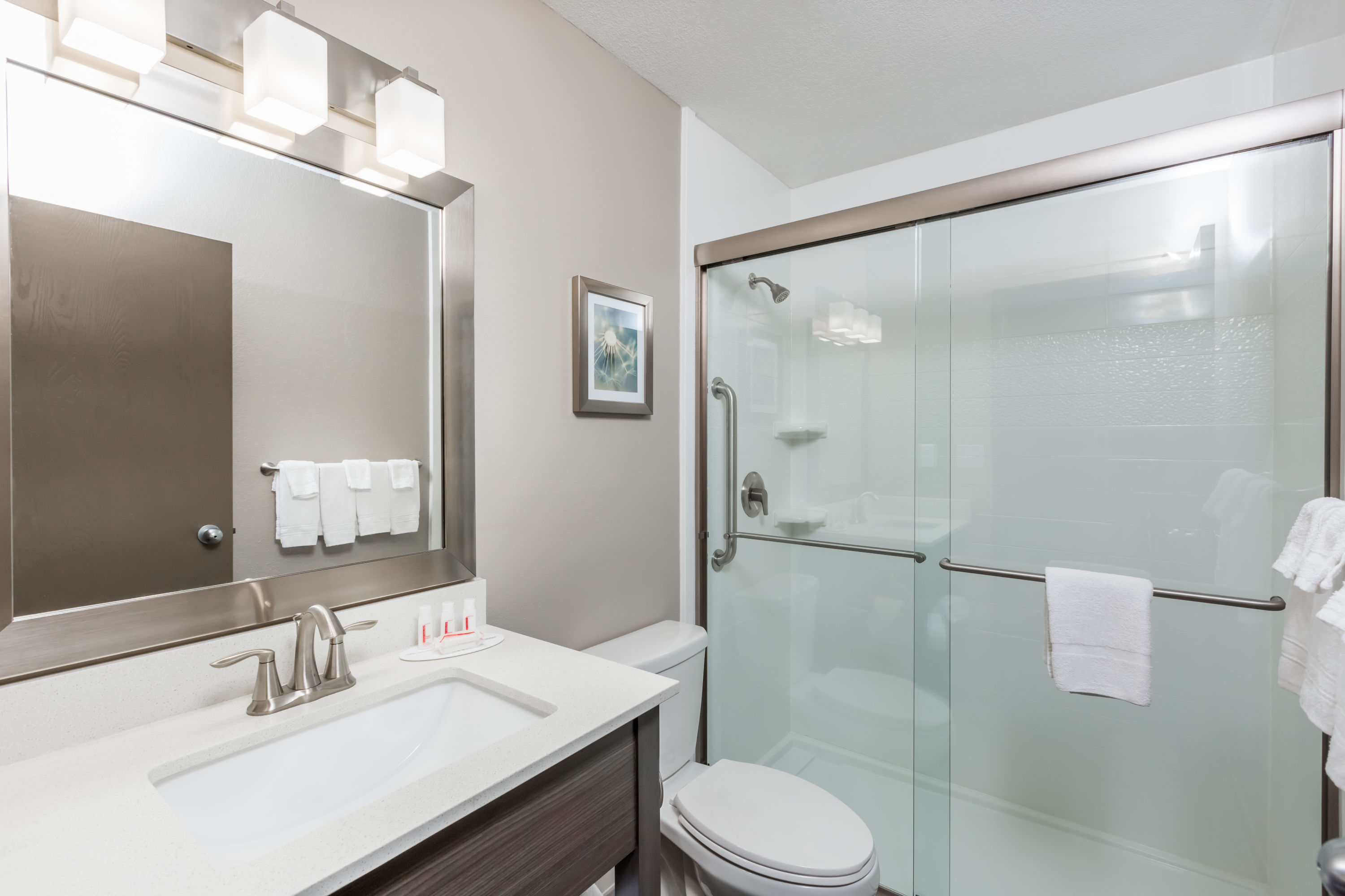 Guest room bath at the Super 8 by Wyndham Spirit Lake/Okoboji in Spirit Lake, Iowa