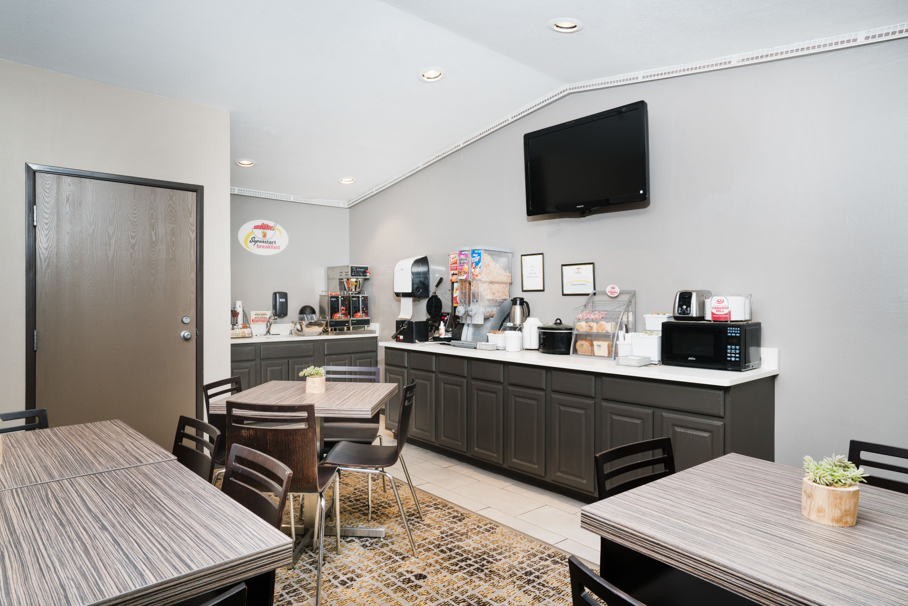 Free breakfast at Super 8 by Wyndham Spirit Lake/Okoboji in Spirit Lake, Iowa