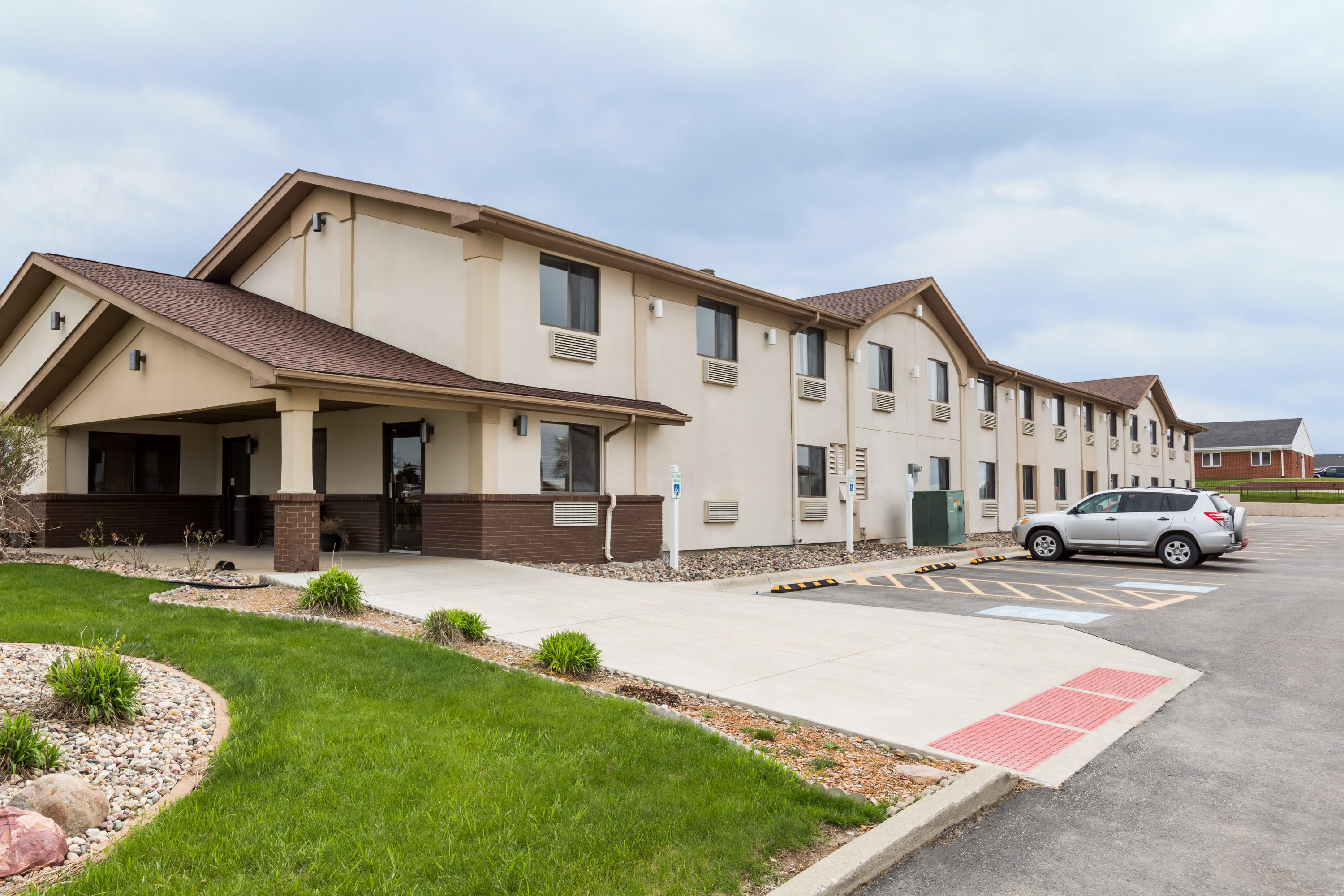 Exterior Day Image of Super 8 by Wyndham Spirit Lake/Okoboji hotel in Spirit Lake, Iowa