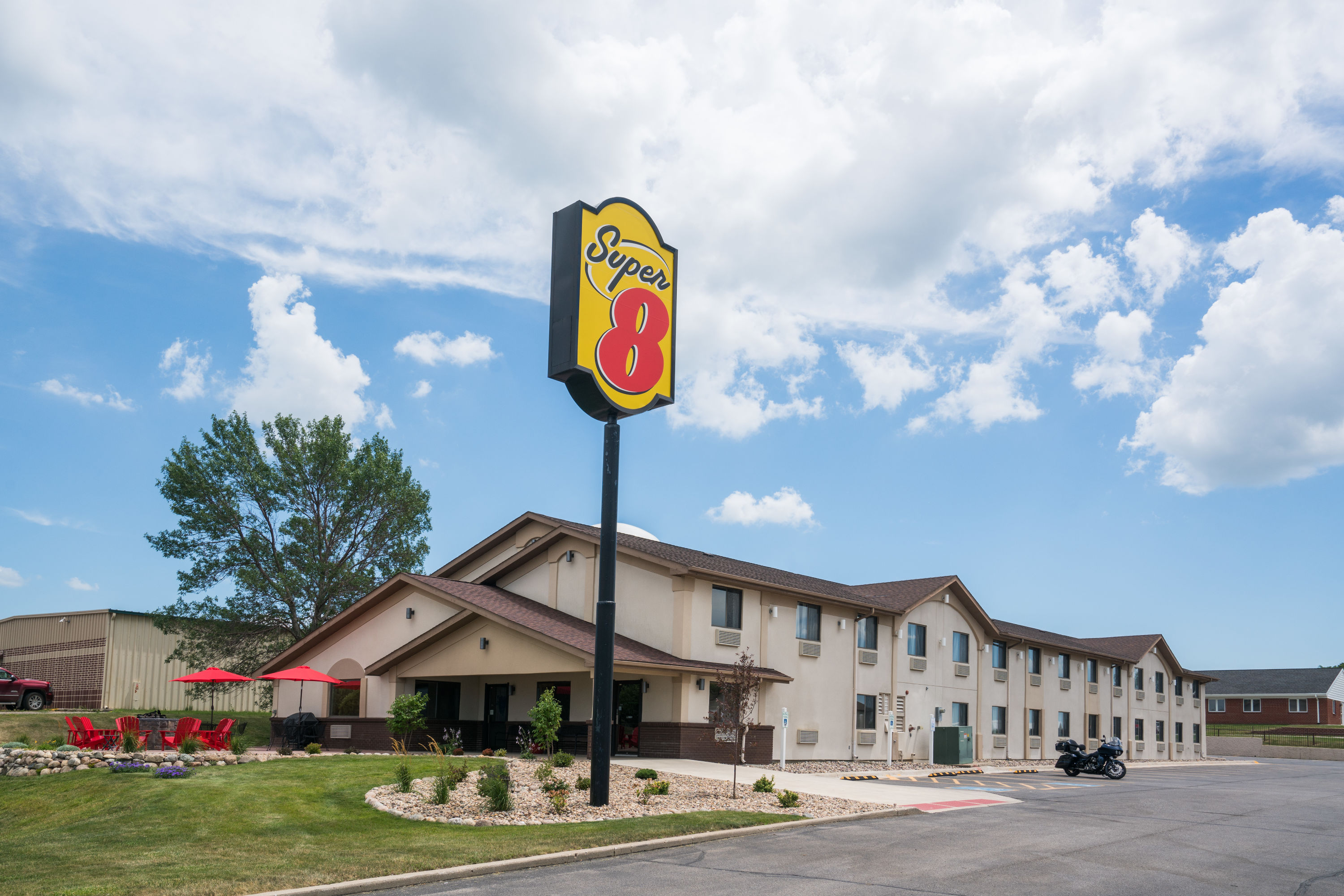 Exterior Day Image of Super 8 by Wyndham Spirit Lake/Okoboji hotel in Spirit Lake, Iowa