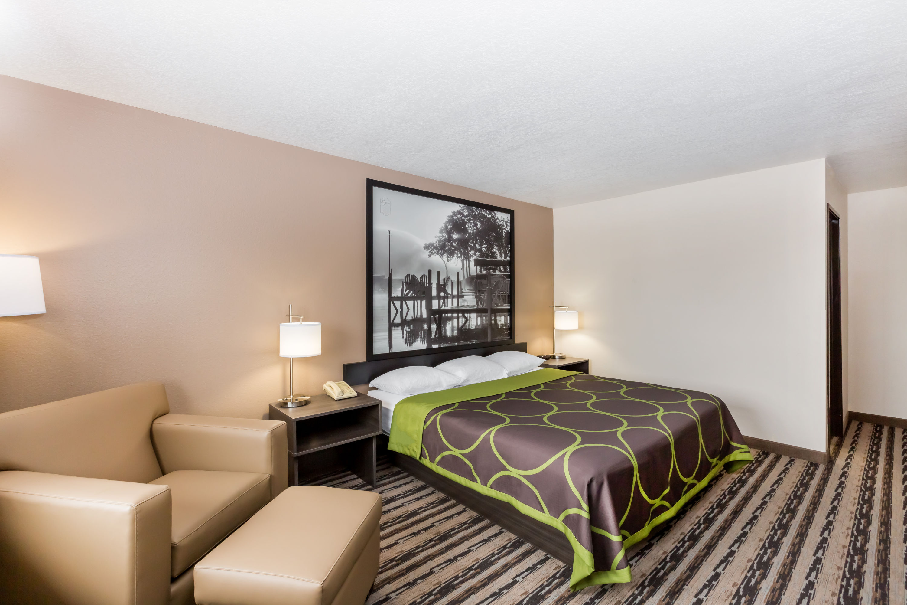 Guest room at the Super 8 by Wyndham Spirit Lake/Okoboji in Spirit Lake, Iowa