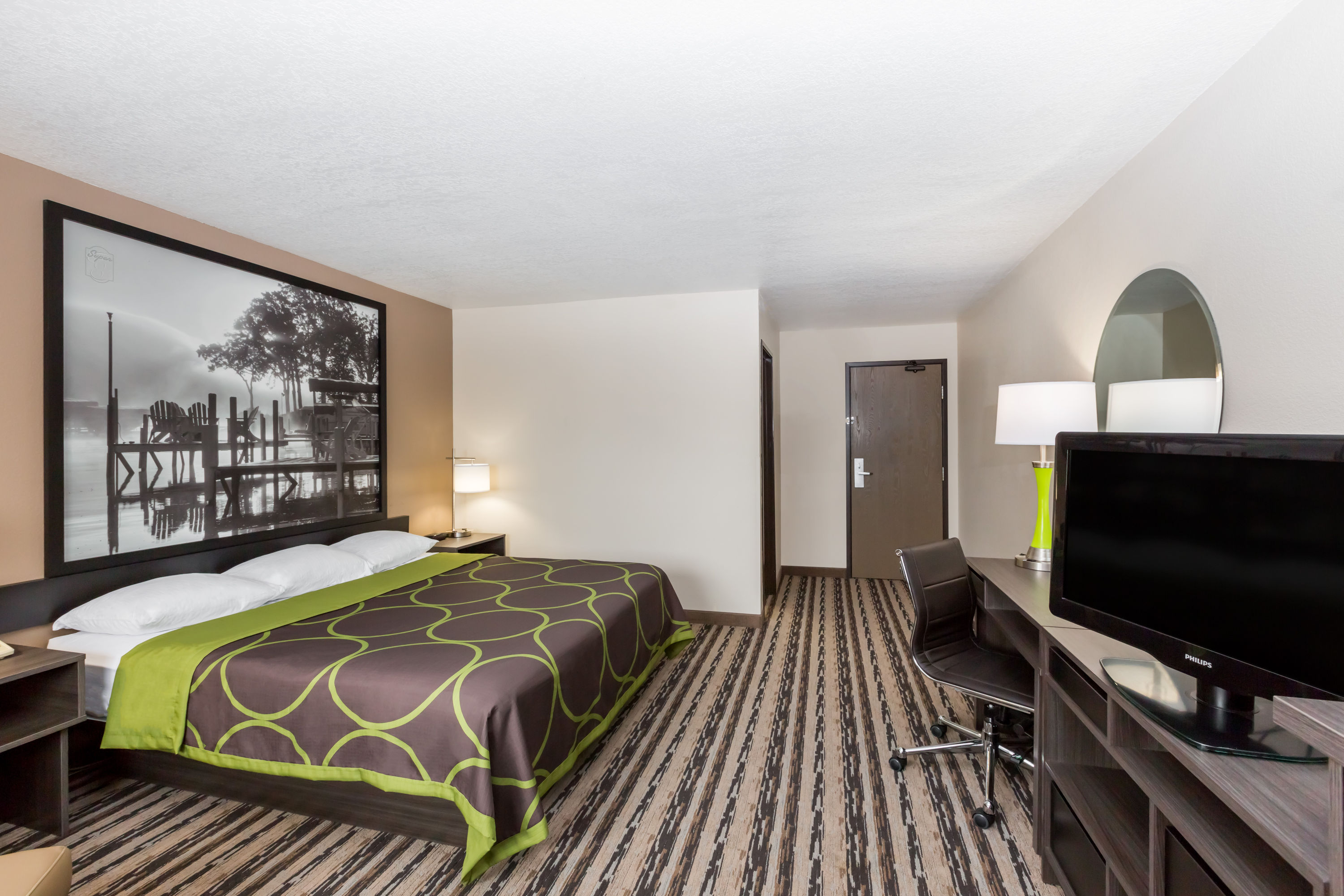 Guest room at the Super 8 by Wyndham Spirit Lake/Okoboji in Spirit Lake, Iowa