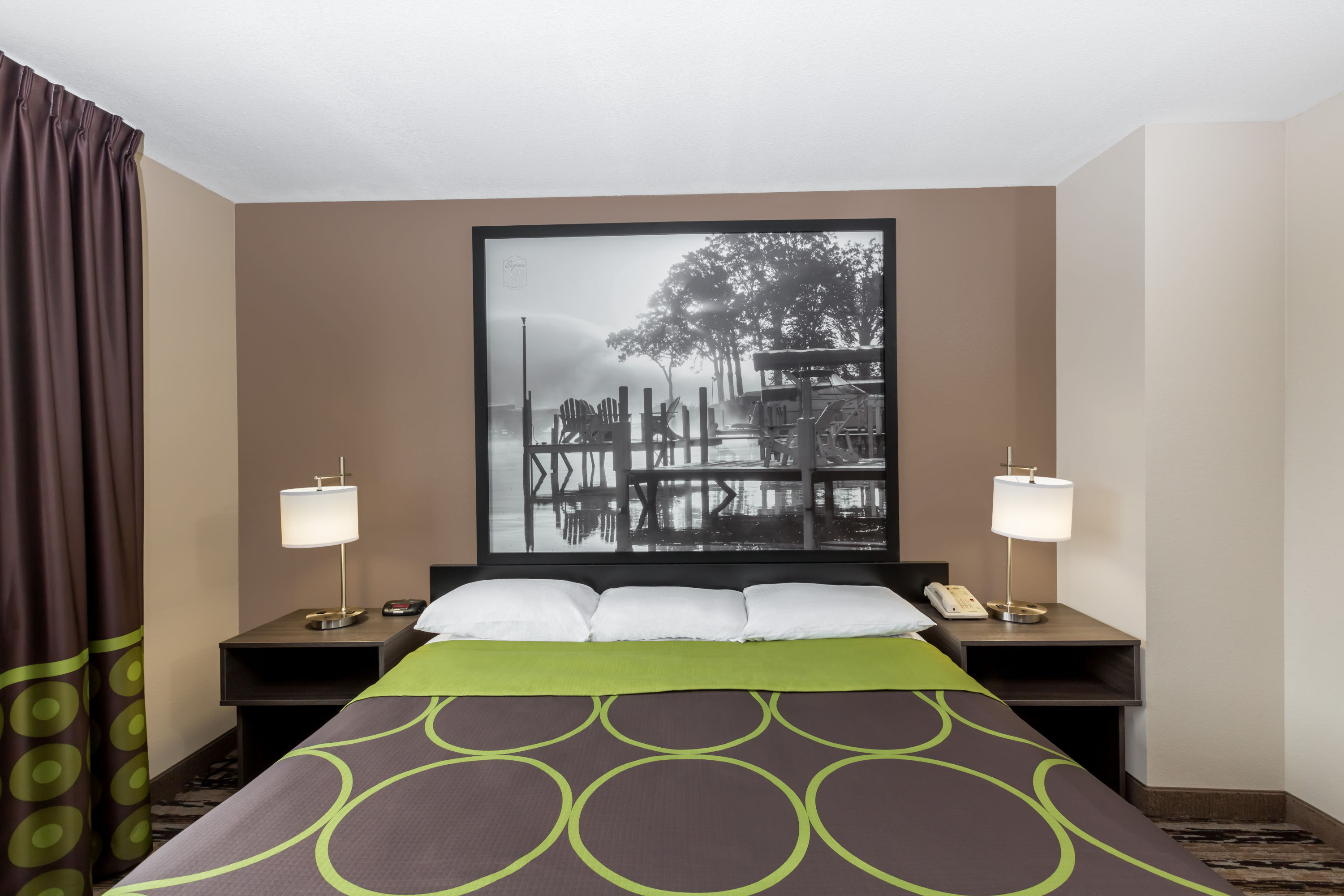 Guest room at the Super 8 by Wyndham Spirit Lake/Okoboji in Spirit Lake, Iowa