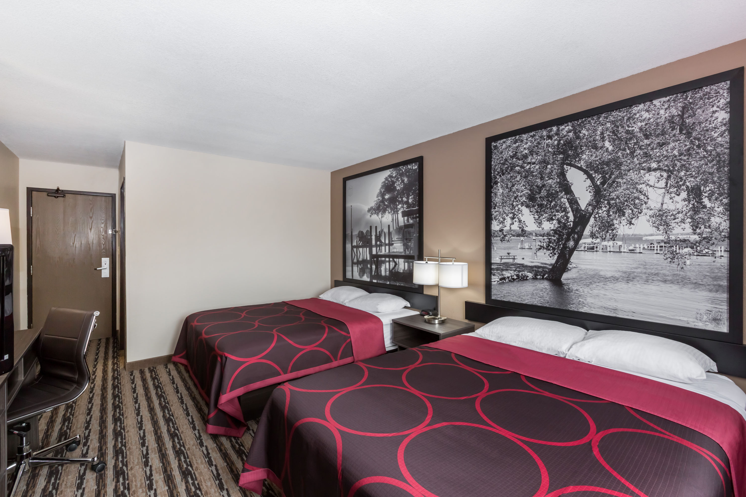 Guest room at the Super 8 by Wyndham Spirit Lake/Okoboji in Spirit Lake, Iowa