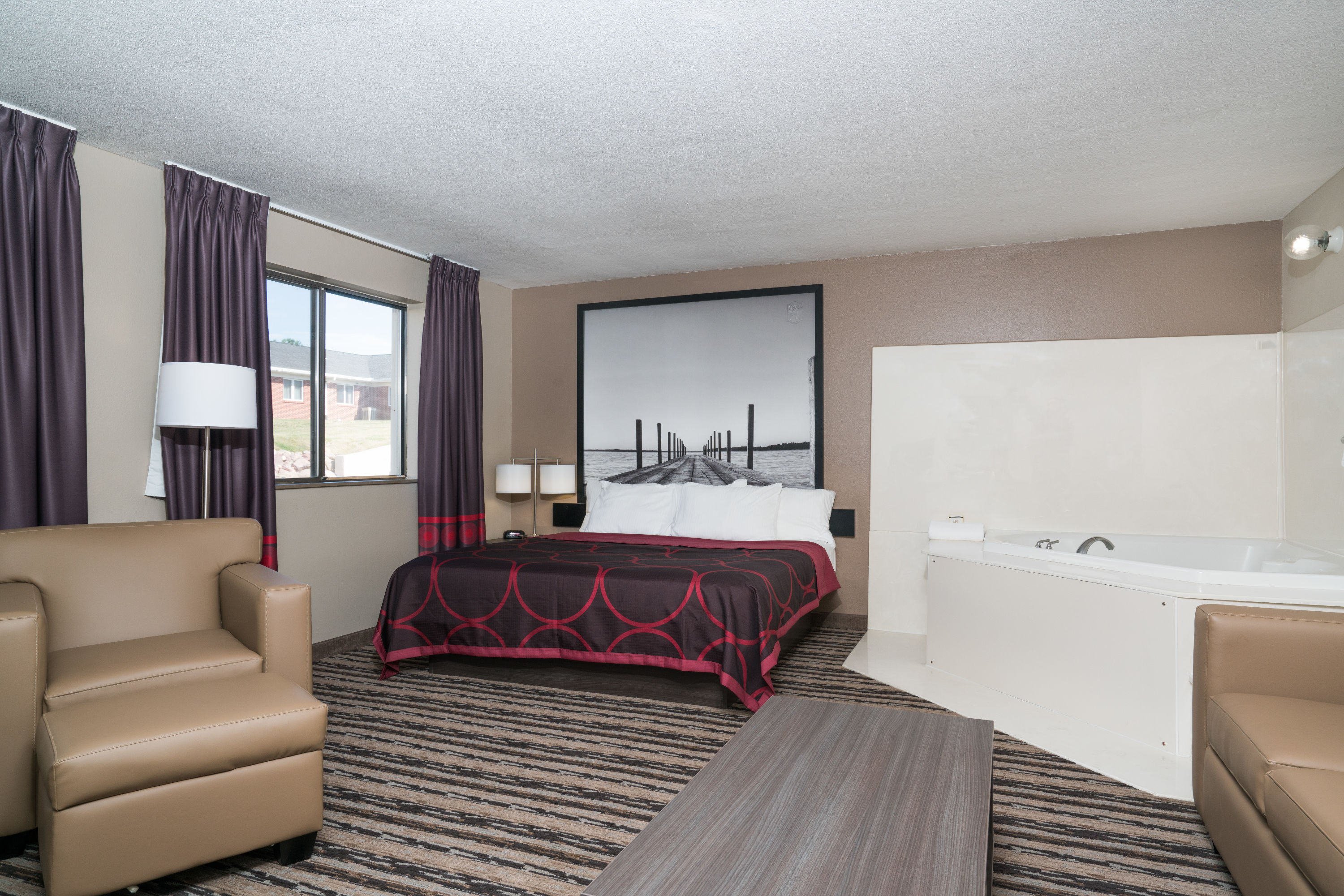Super 8 by Wyndham Spirit Lake/Okoboji suite in Spirit Lake, Iowa