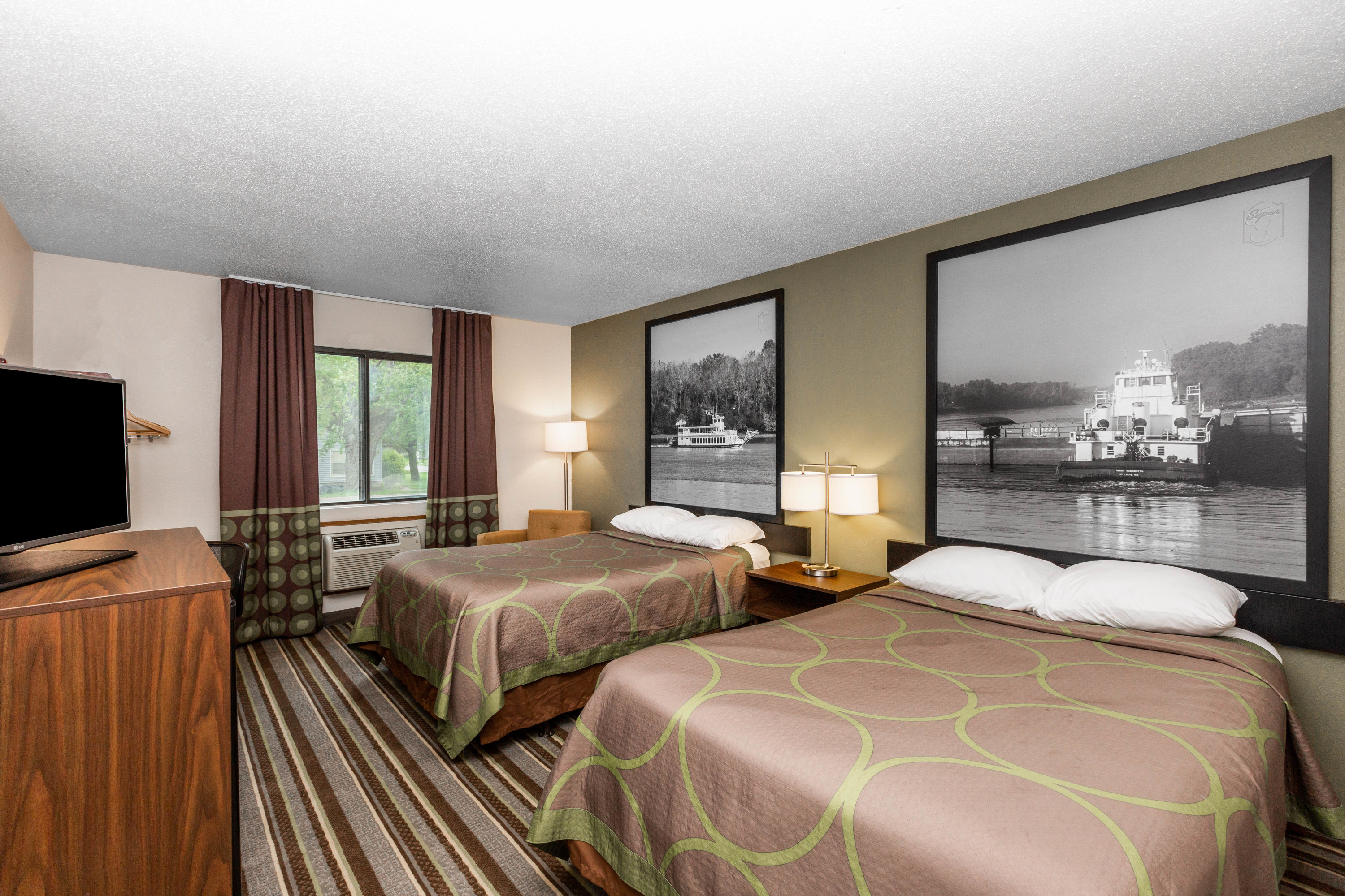 Guest room at the Super 8 by Wyndham Storm Lake in Storm Lake, Iowa