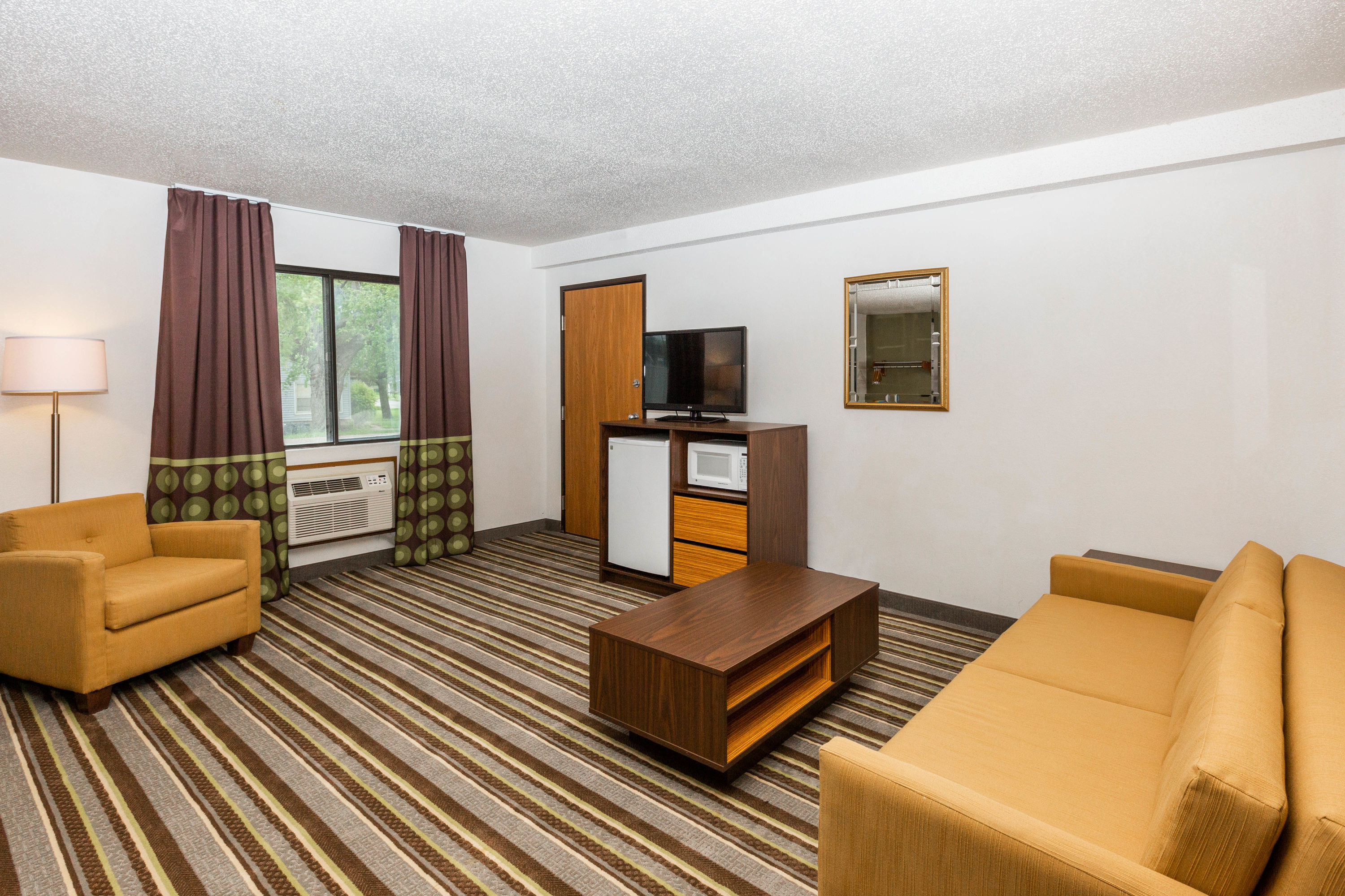 Super 8 by Wyndham Storm Lake suite in Storm Lake, Iowa