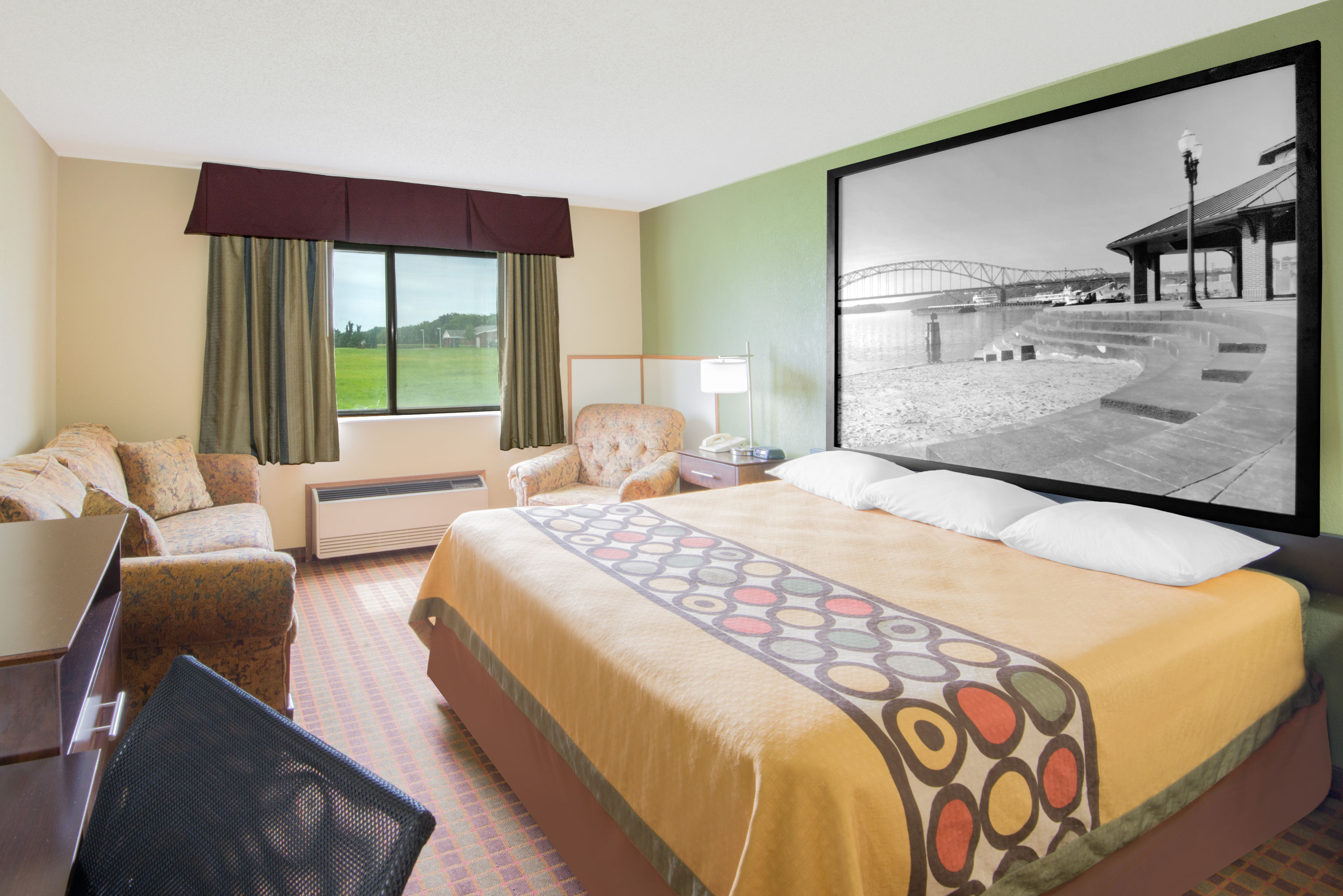 Super 8 by Wyndham Story City suite in Story City, Iowa