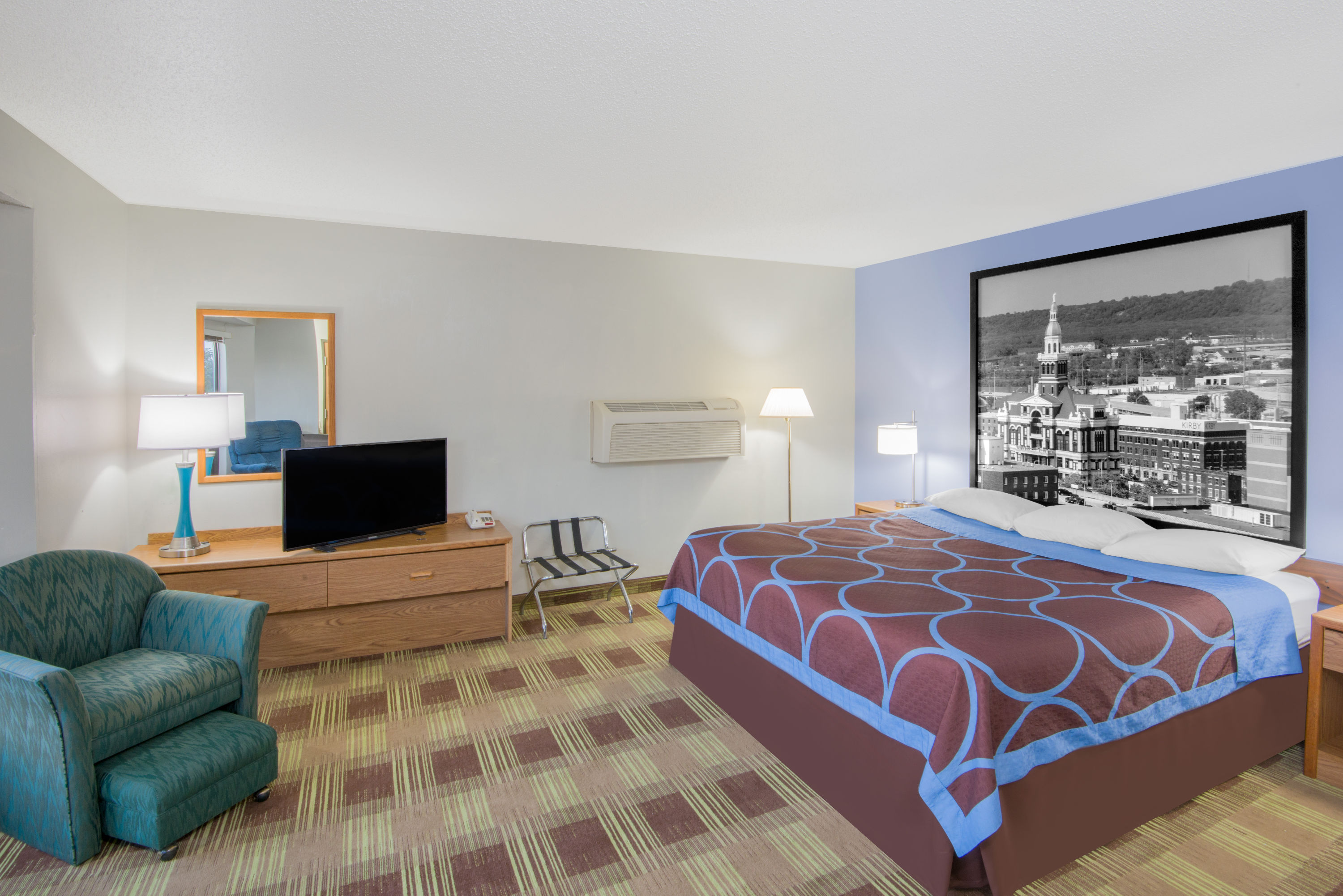 Guest room at the Super 8 by Wyndham Toledo in Toledo, Iowa