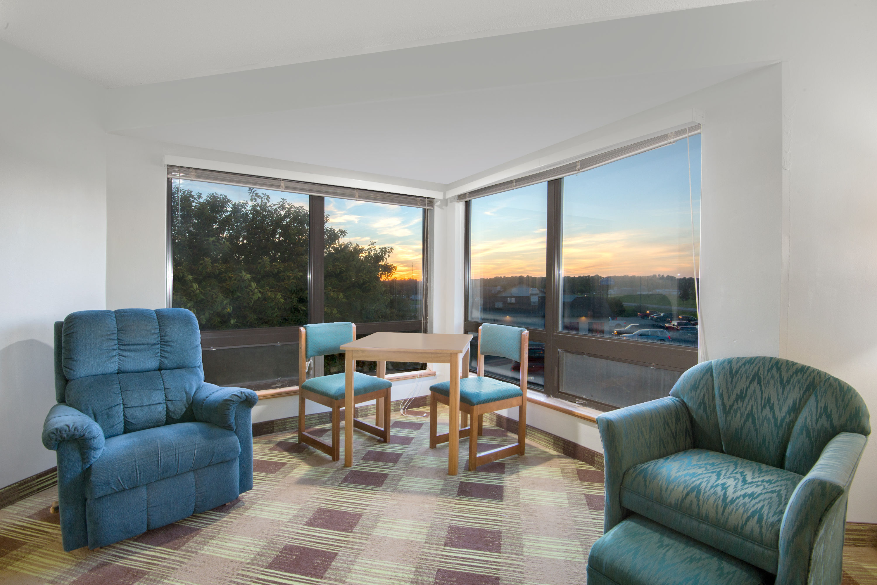 Guest room at the Super 8 by Wyndham Toledo in Toledo, Iowa