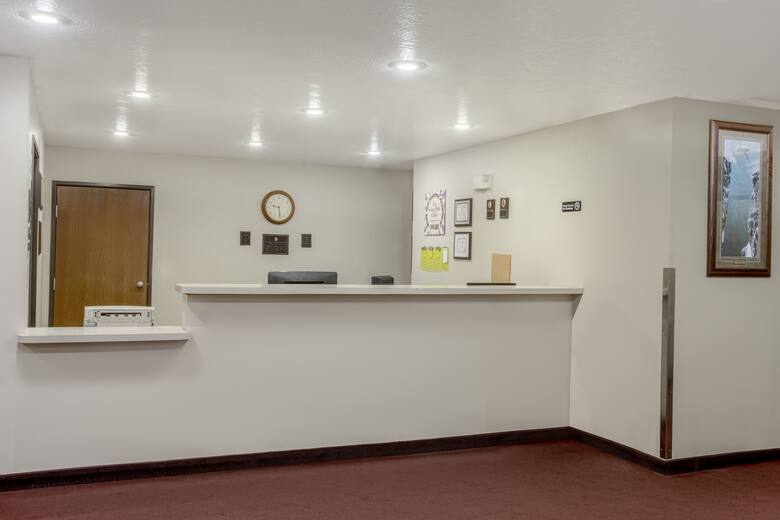 Super 8 By Wyndham Blackfoot Hotels Id 83221 Super 8 By Wyndham Blackfoot Hotel Lobby In Idaho