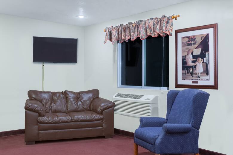 Super 8 By Wyndham Blackfoot Hotels Id 83221 Hotel Lobby In Blackfoot Idaho View Photos