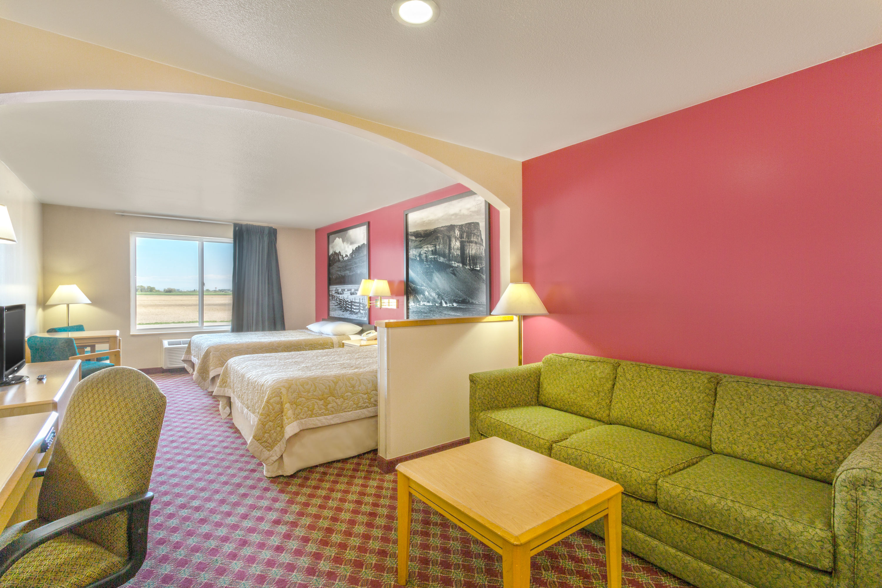 Super 8 by Wyndham Heyburn/Burley Area suite in Heyburn, Idaho