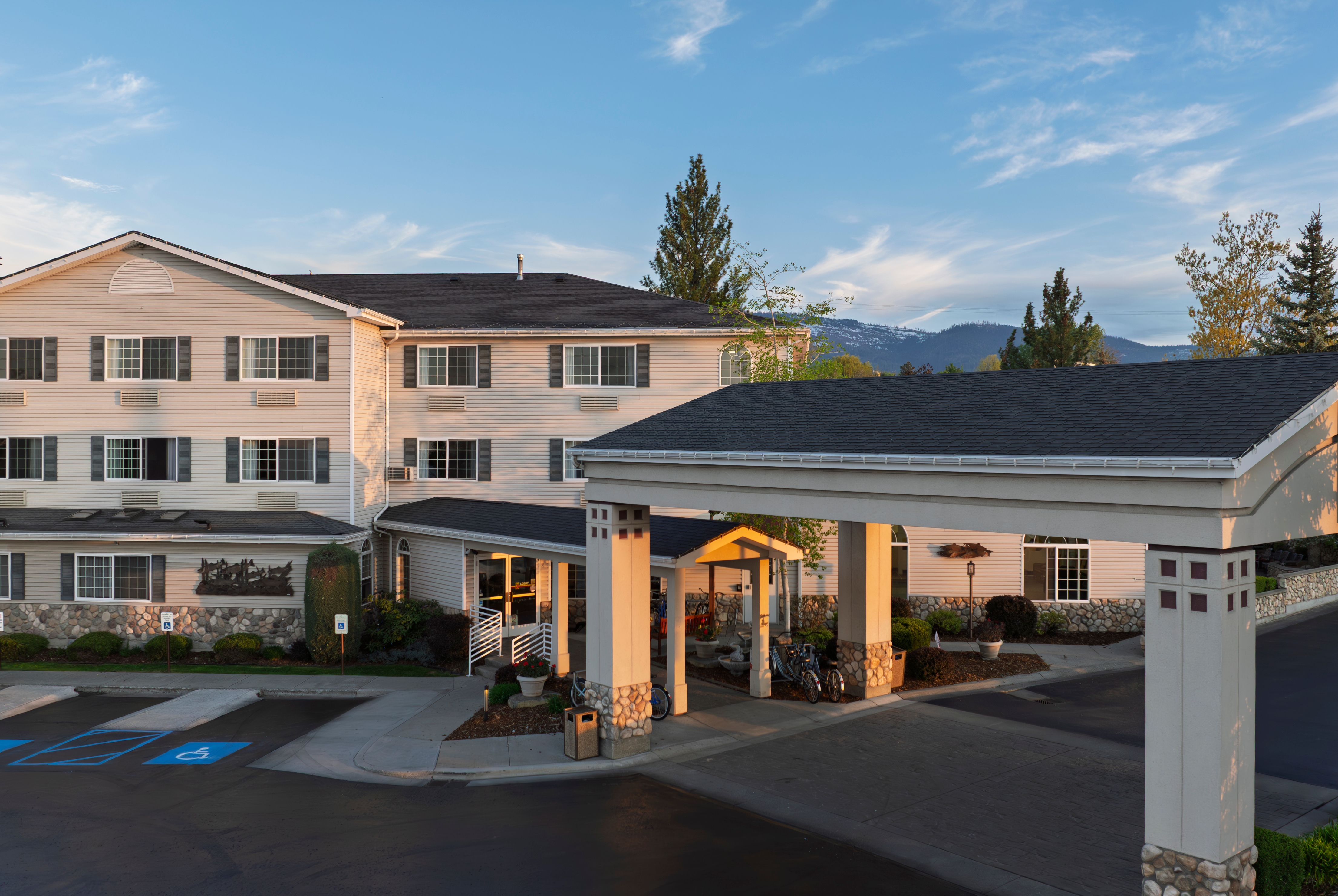 Exterior of Super 8 by Wyndham Grangeville hotel in Grangeville, Idaho