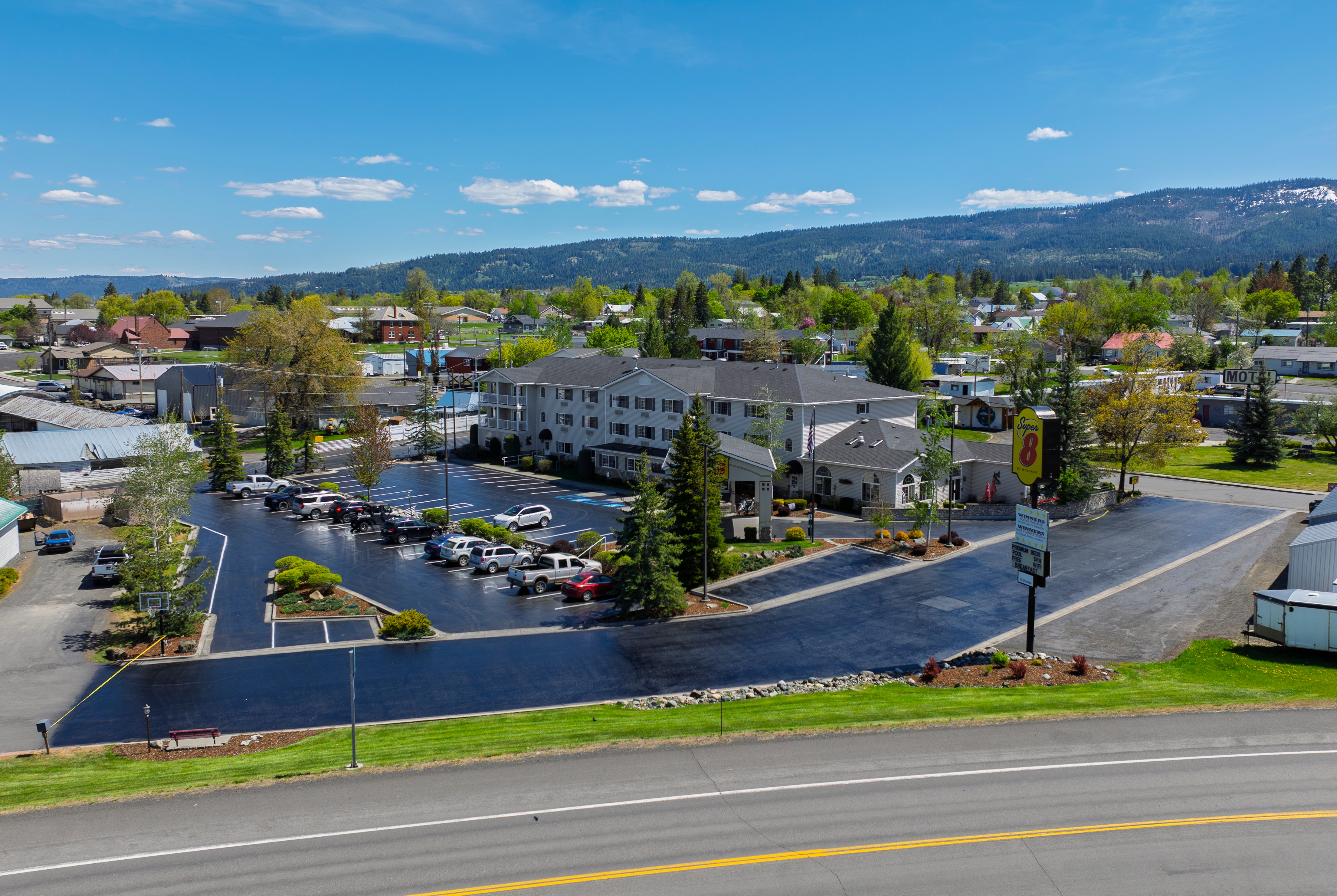 Exterior of Super 8 by Wyndham Grangeville hotel in Grangeville, Idaho