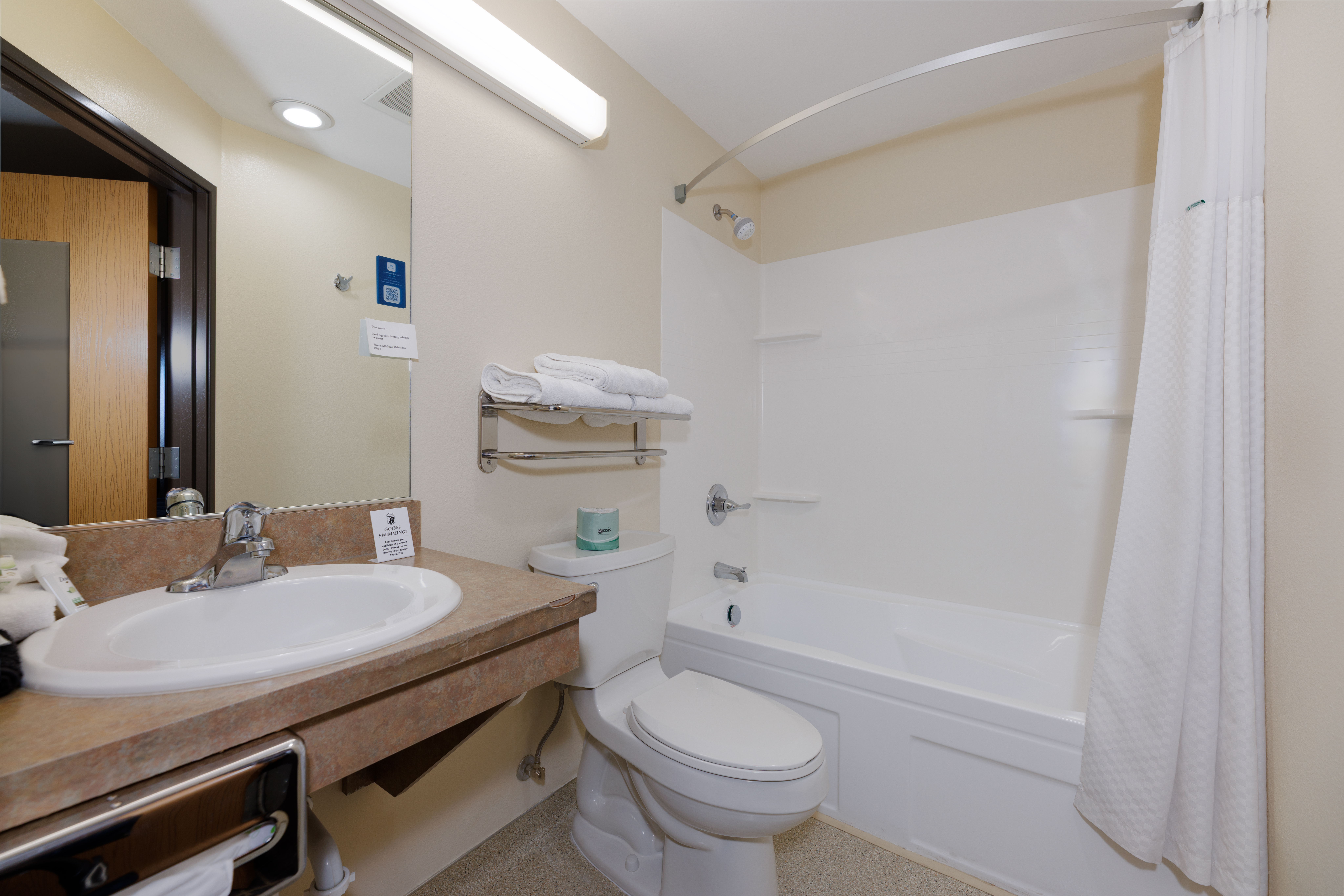 Guest room bath at the Super 8 by Wyndham Grangeville in Grangeville, Idaho