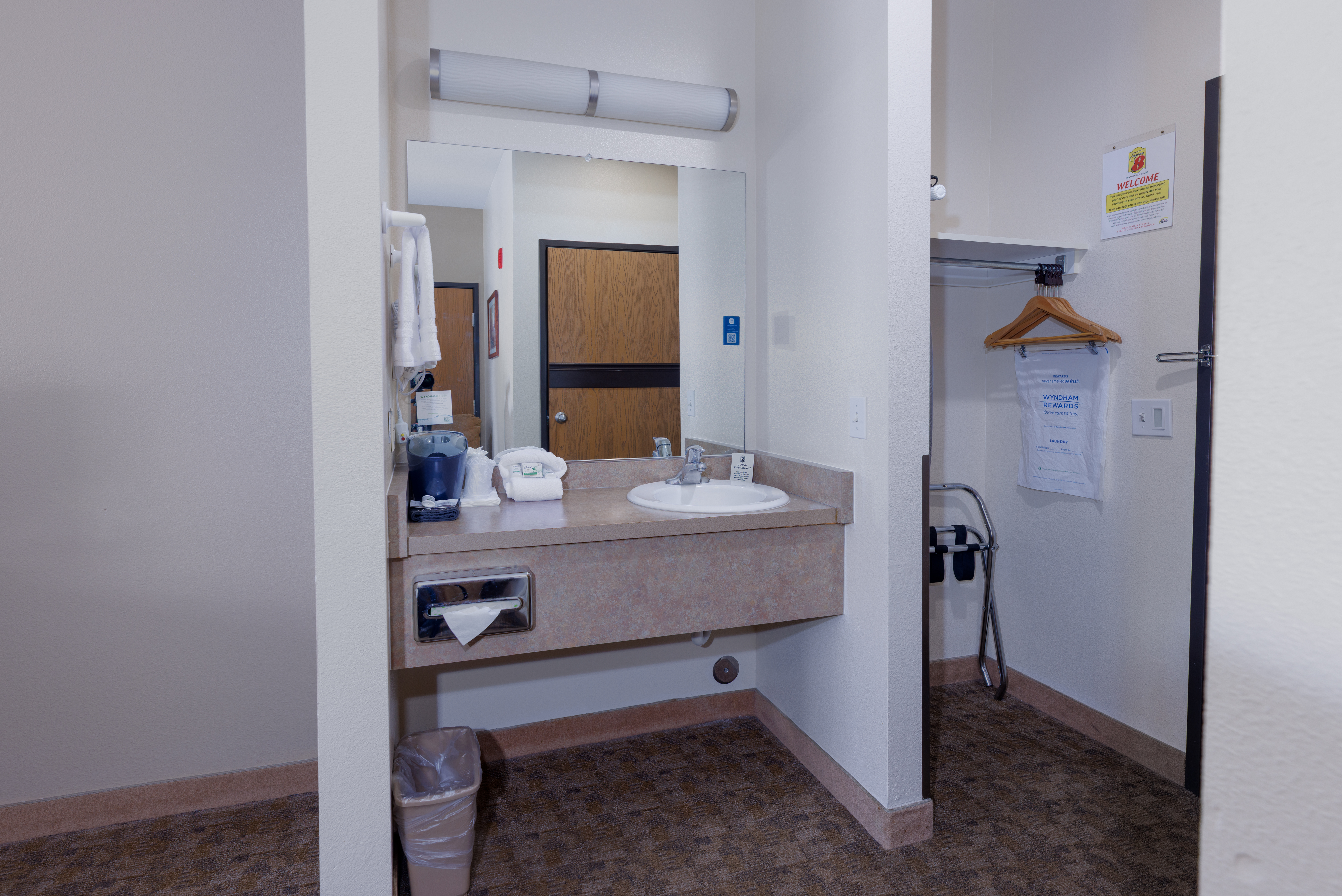 Guest room bath at the Super 8 by Wyndham Grangeville in Grangeville, Idaho