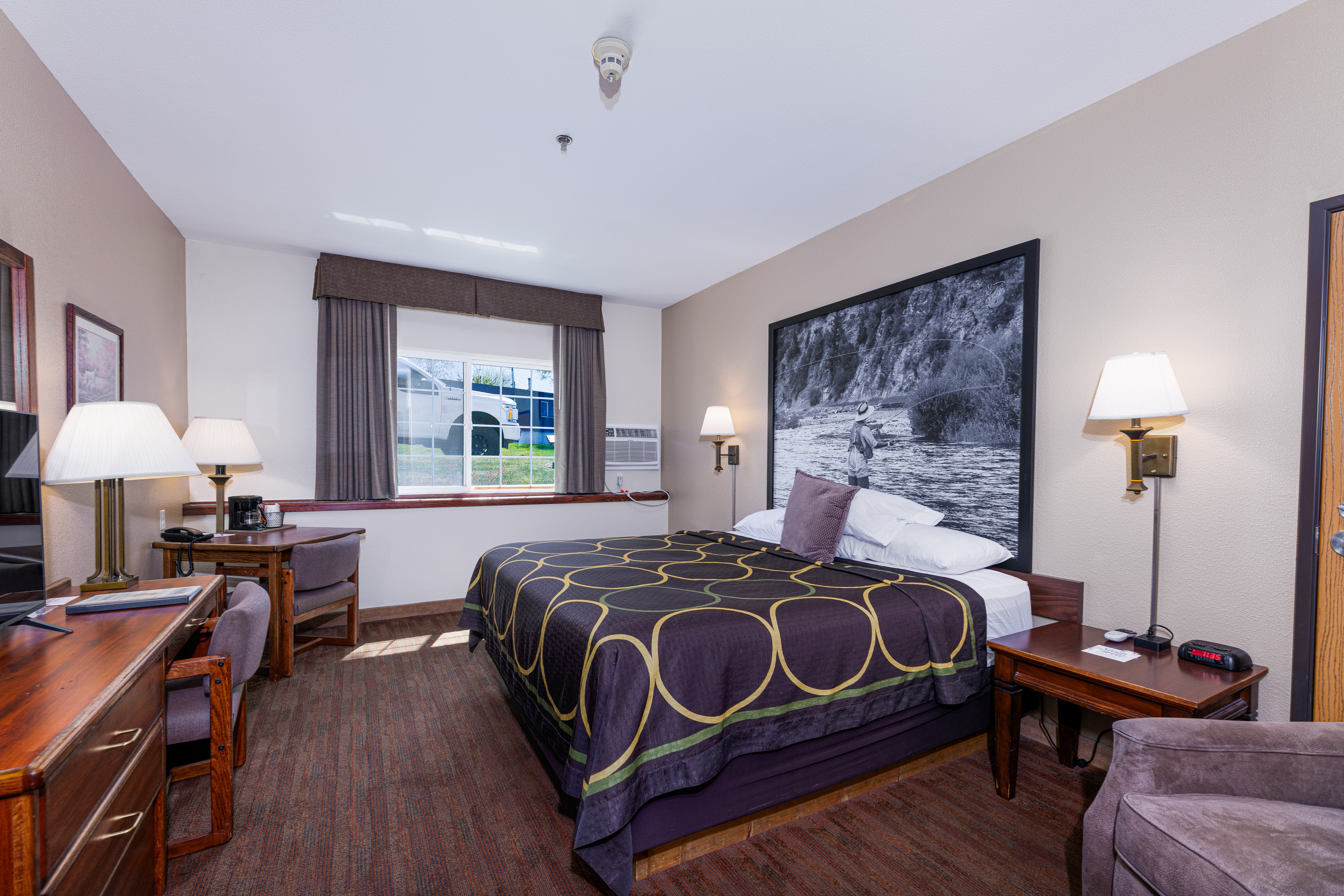 Guest room at the Super 8 by Wyndham Grangeville in Grangeville, Idaho