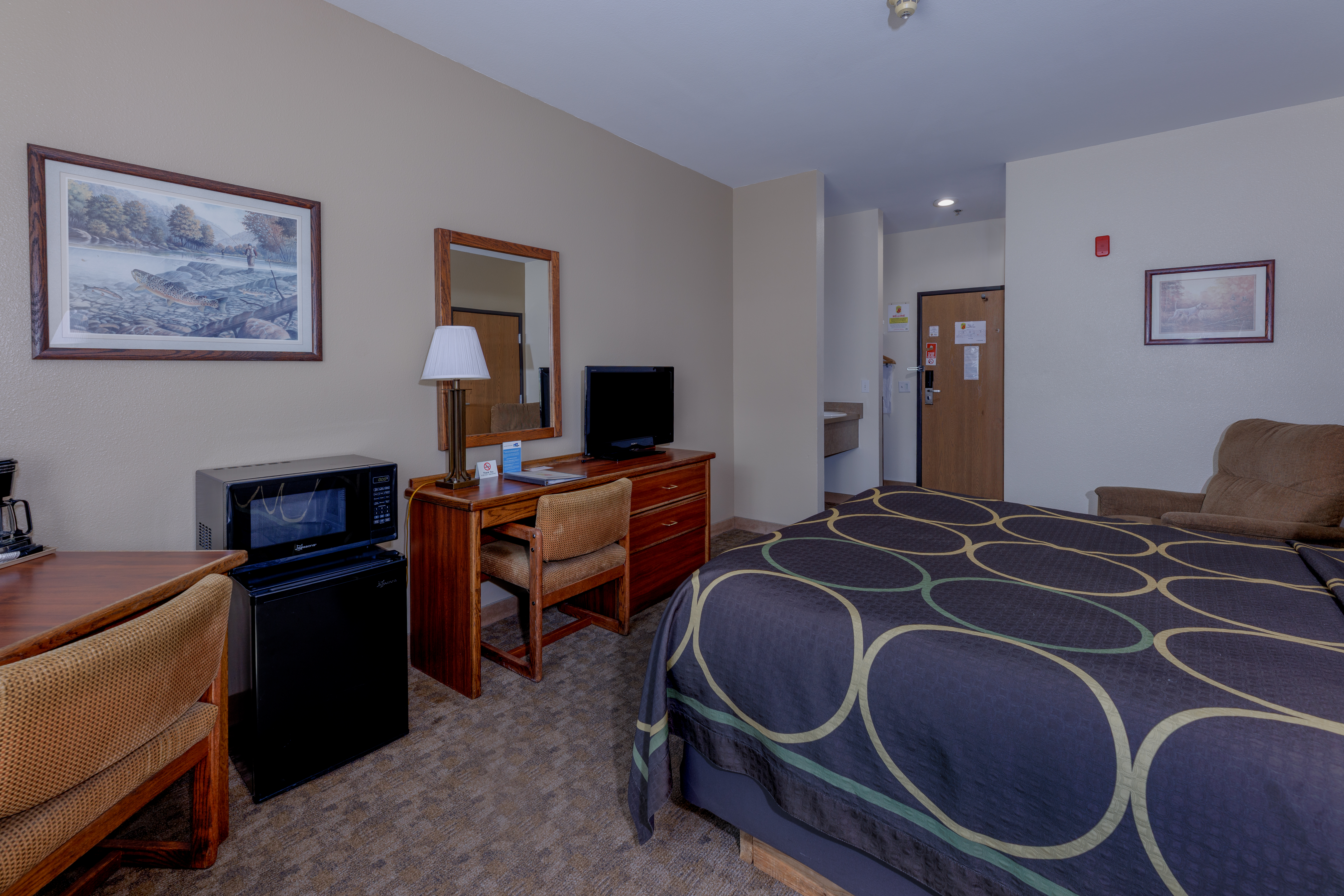 Guest room at the Super 8 by Wyndham Grangeville in Grangeville, Idaho