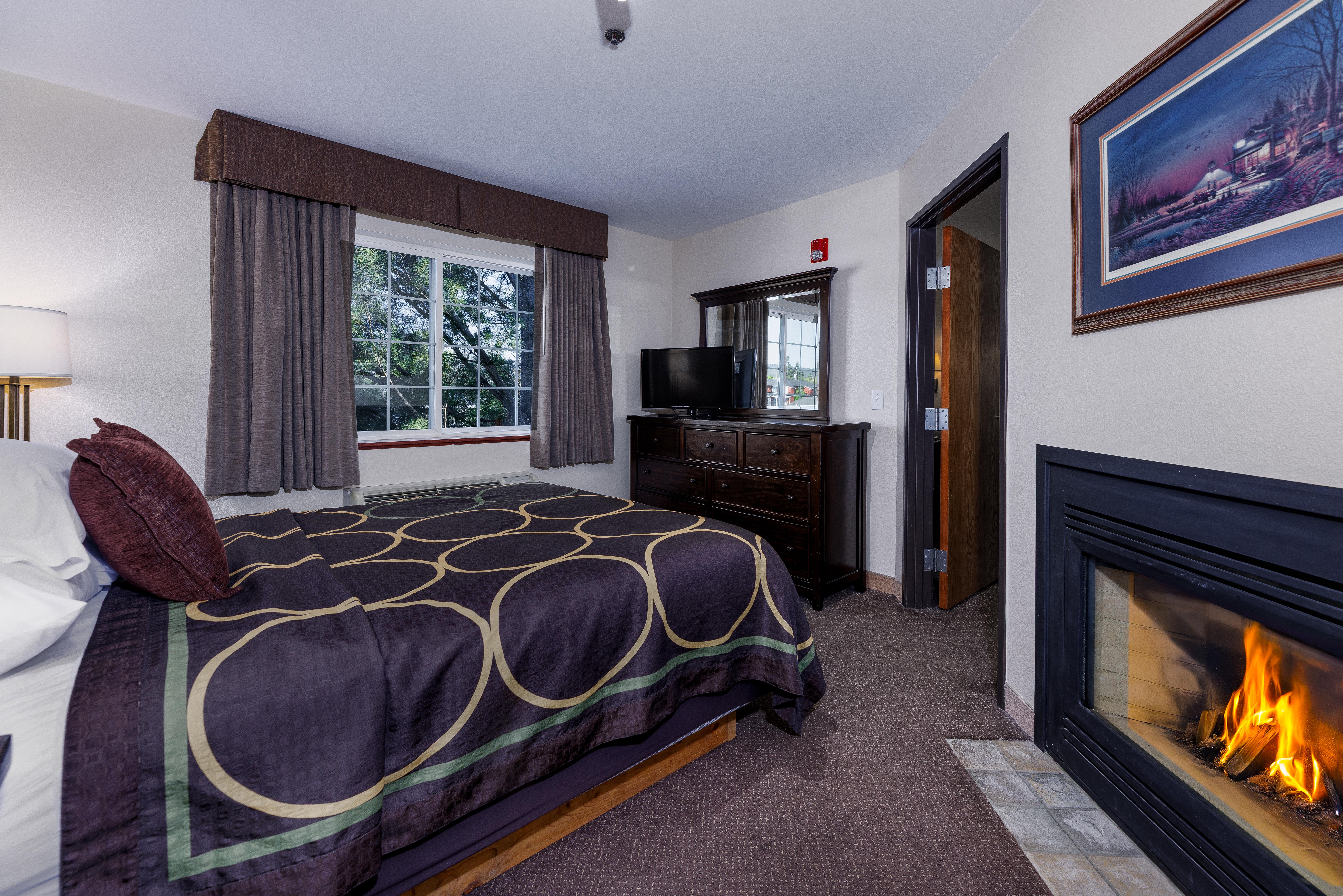 Guest room at the Super 8 by Wyndham Grangeville in Grangeville, Idaho