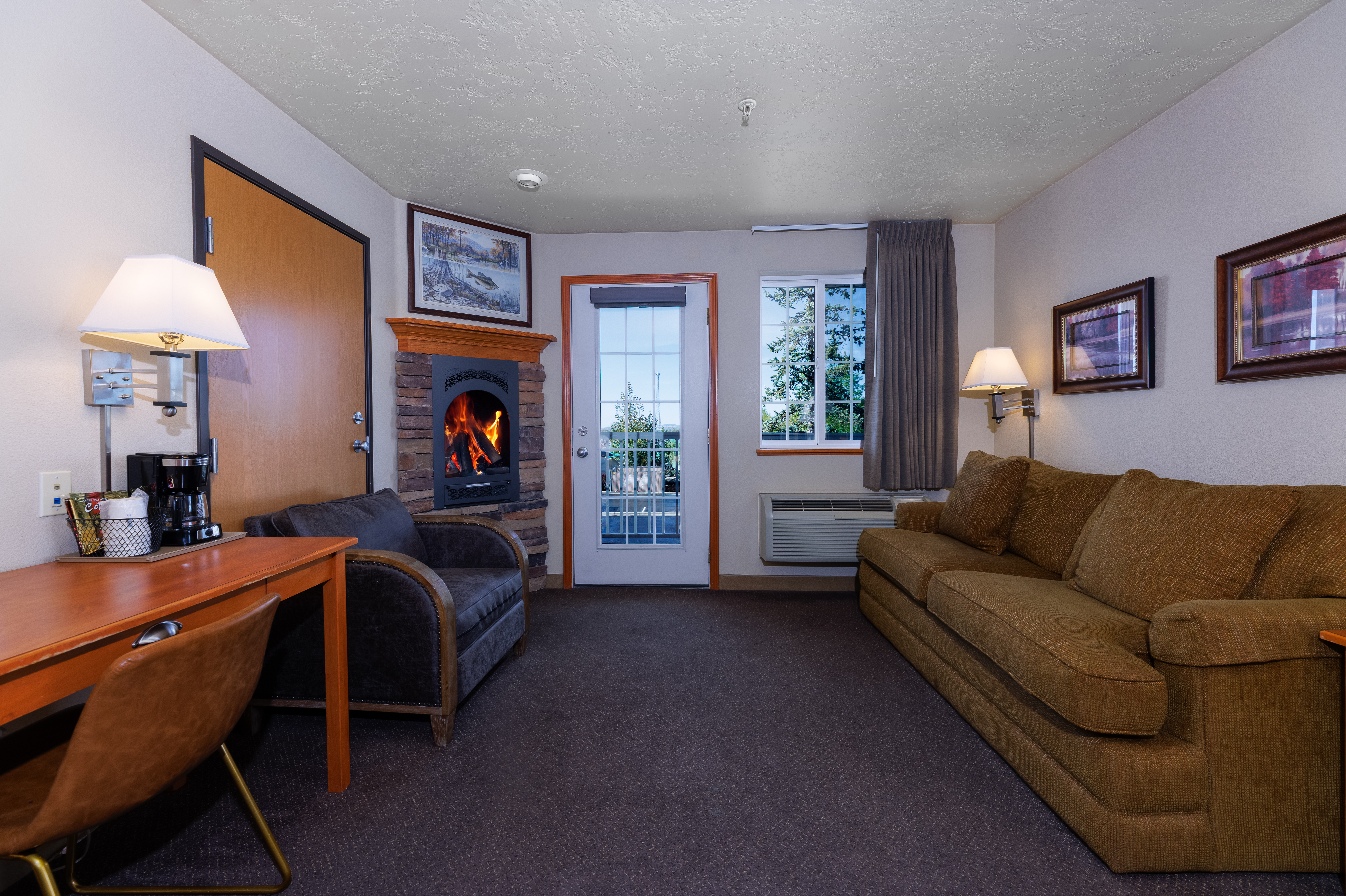 Guest room at the Super 8 by Wyndham Grangeville in Grangeville, Idaho
