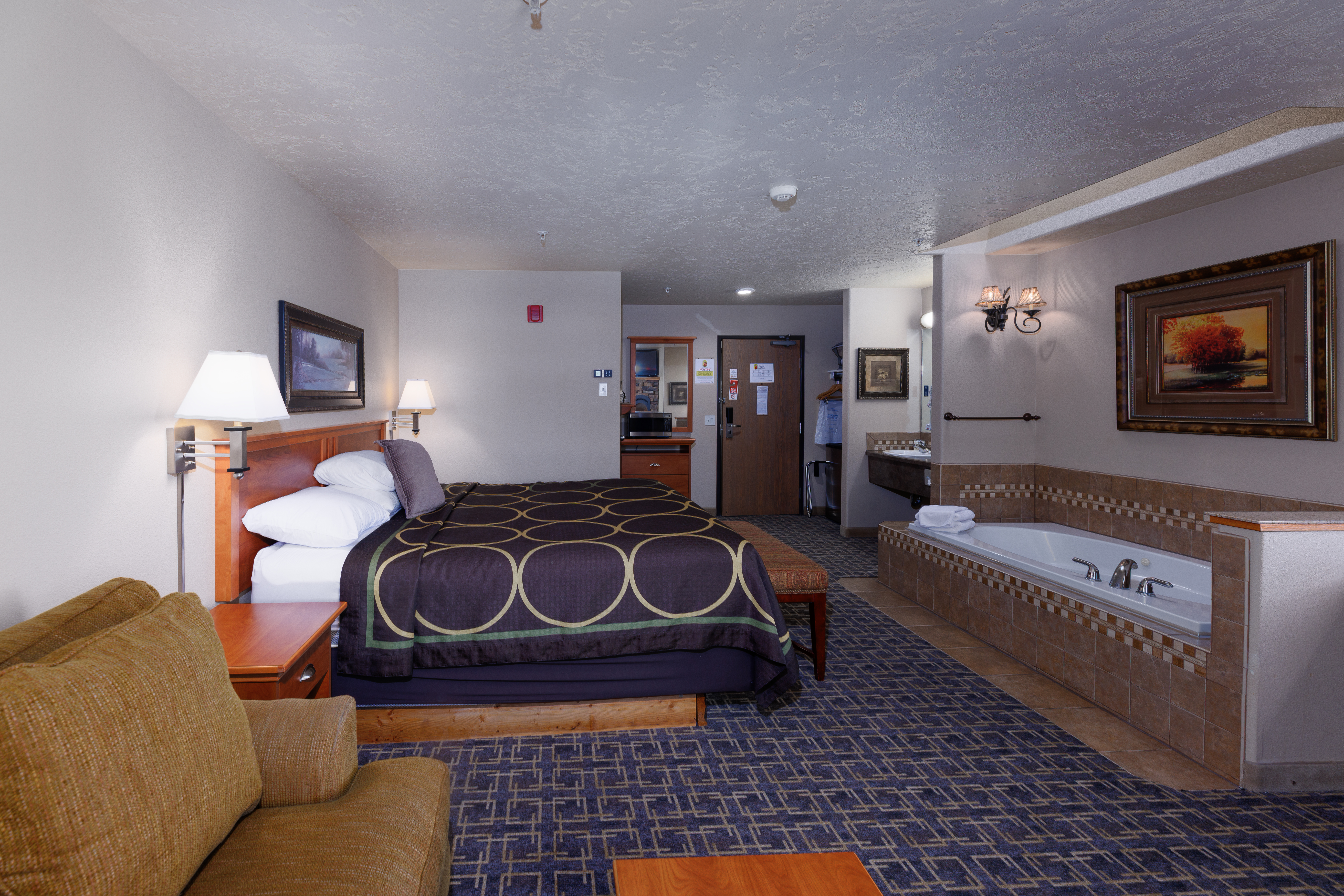 Guest room at the Super 8 by Wyndham Grangeville in Grangeville, Idaho