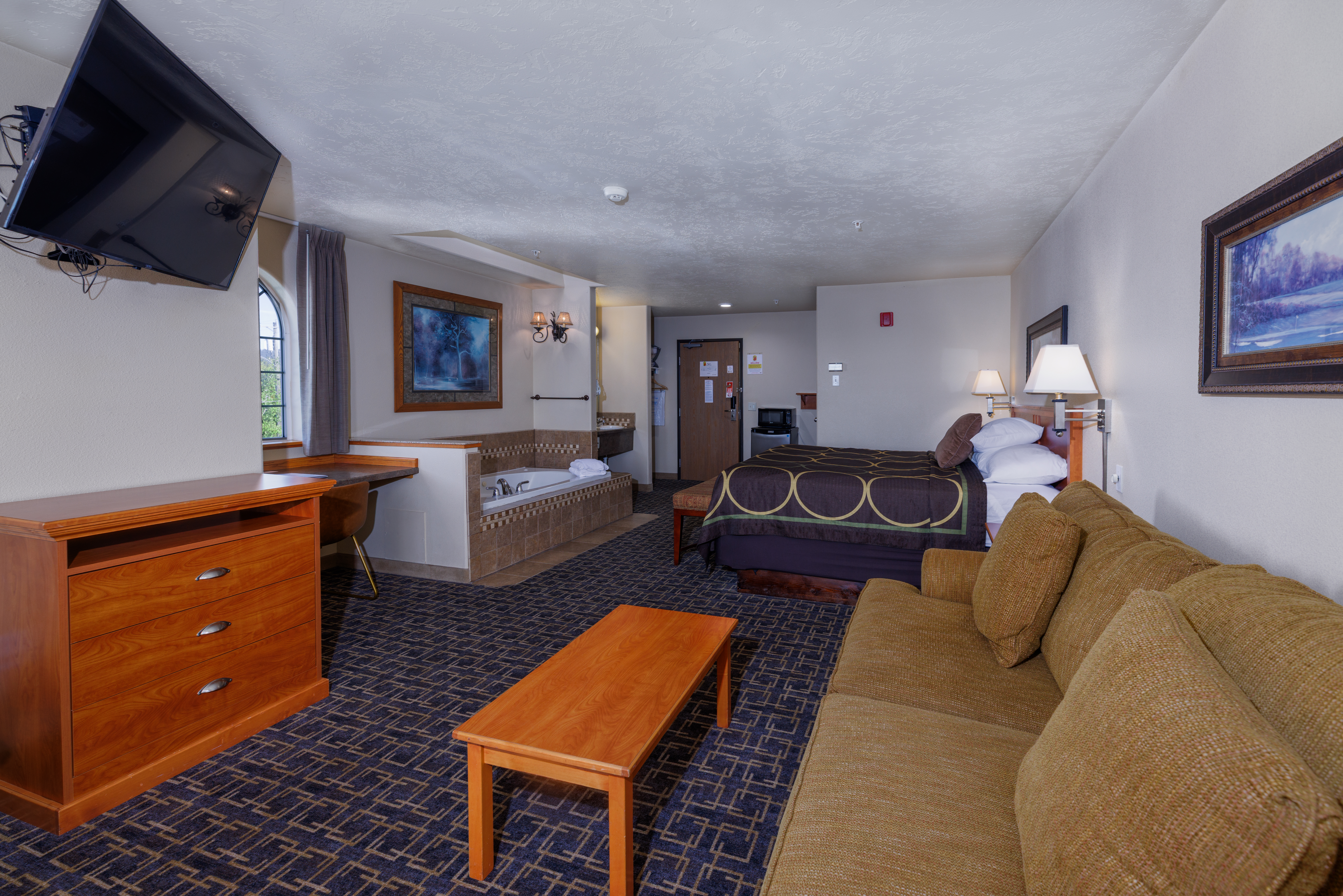 Guest room at the Super 8 by Wyndham Grangeville in Grangeville, Idaho