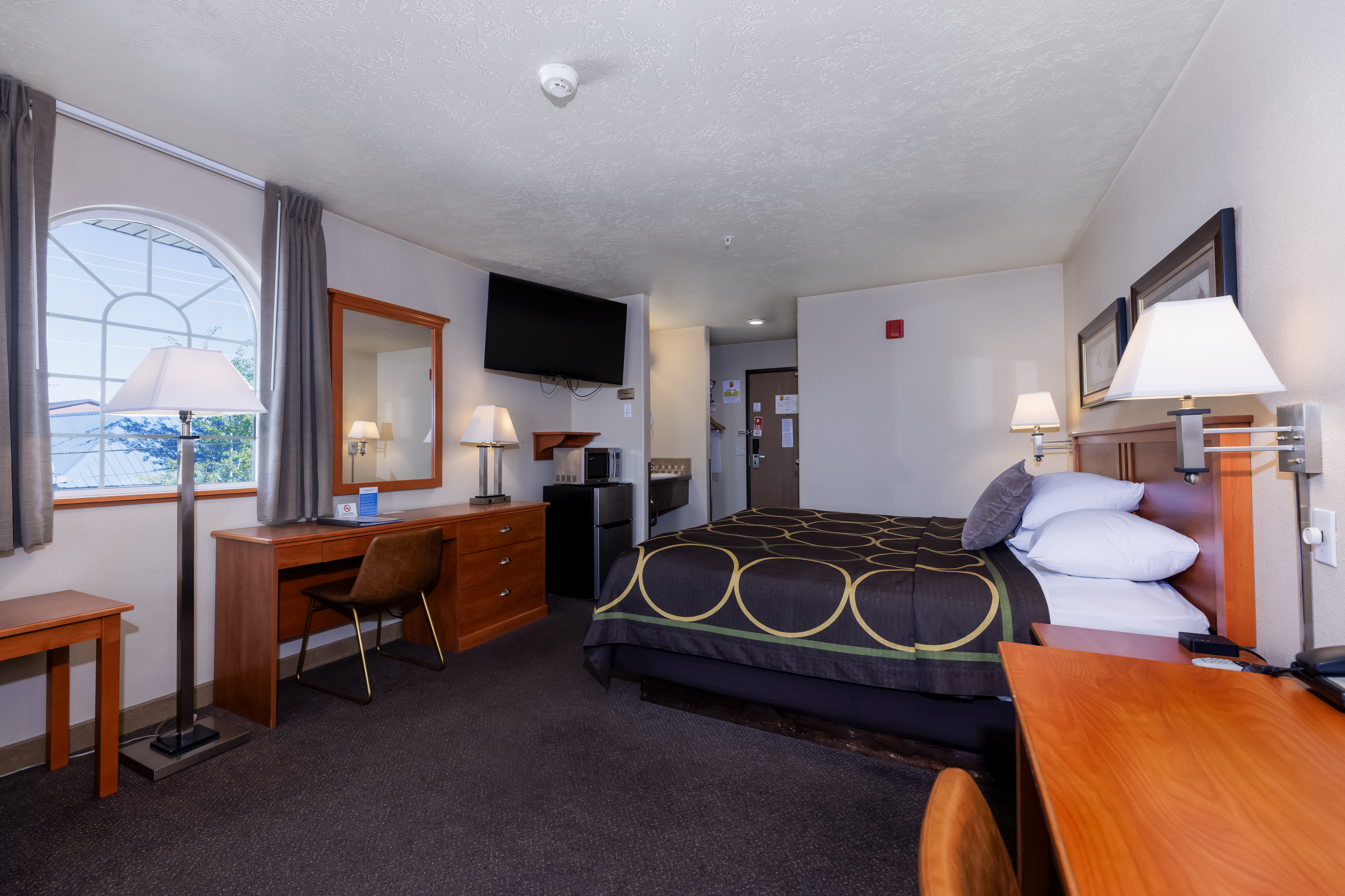 Guest room at the Super 8 by Wyndham Grangeville in Grangeville, Idaho