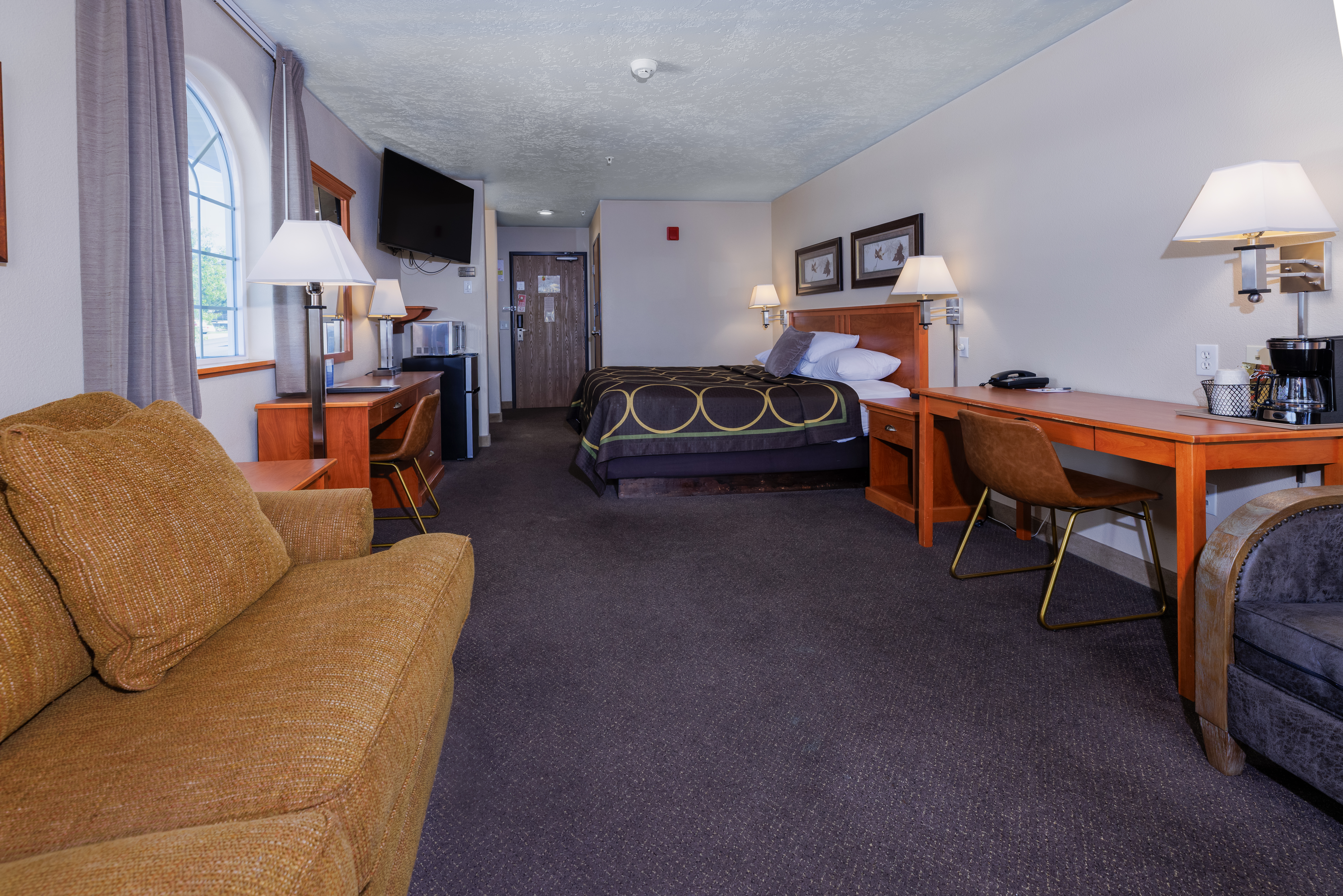 Guest room at the Super 8 by Wyndham Grangeville in Grangeville, Idaho