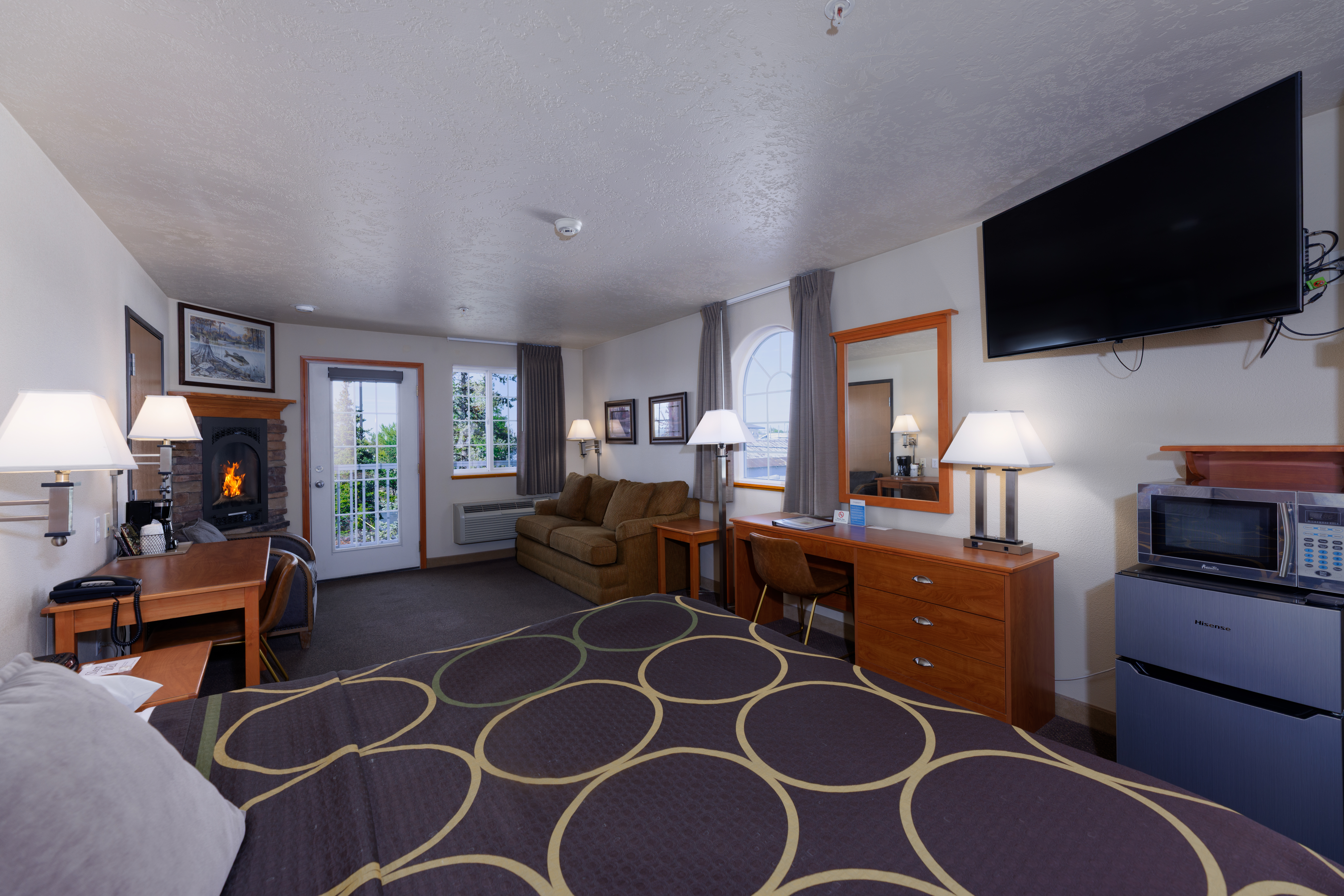 Guest room at the Super 8 by Wyndham Grangeville in Grangeville, Idaho