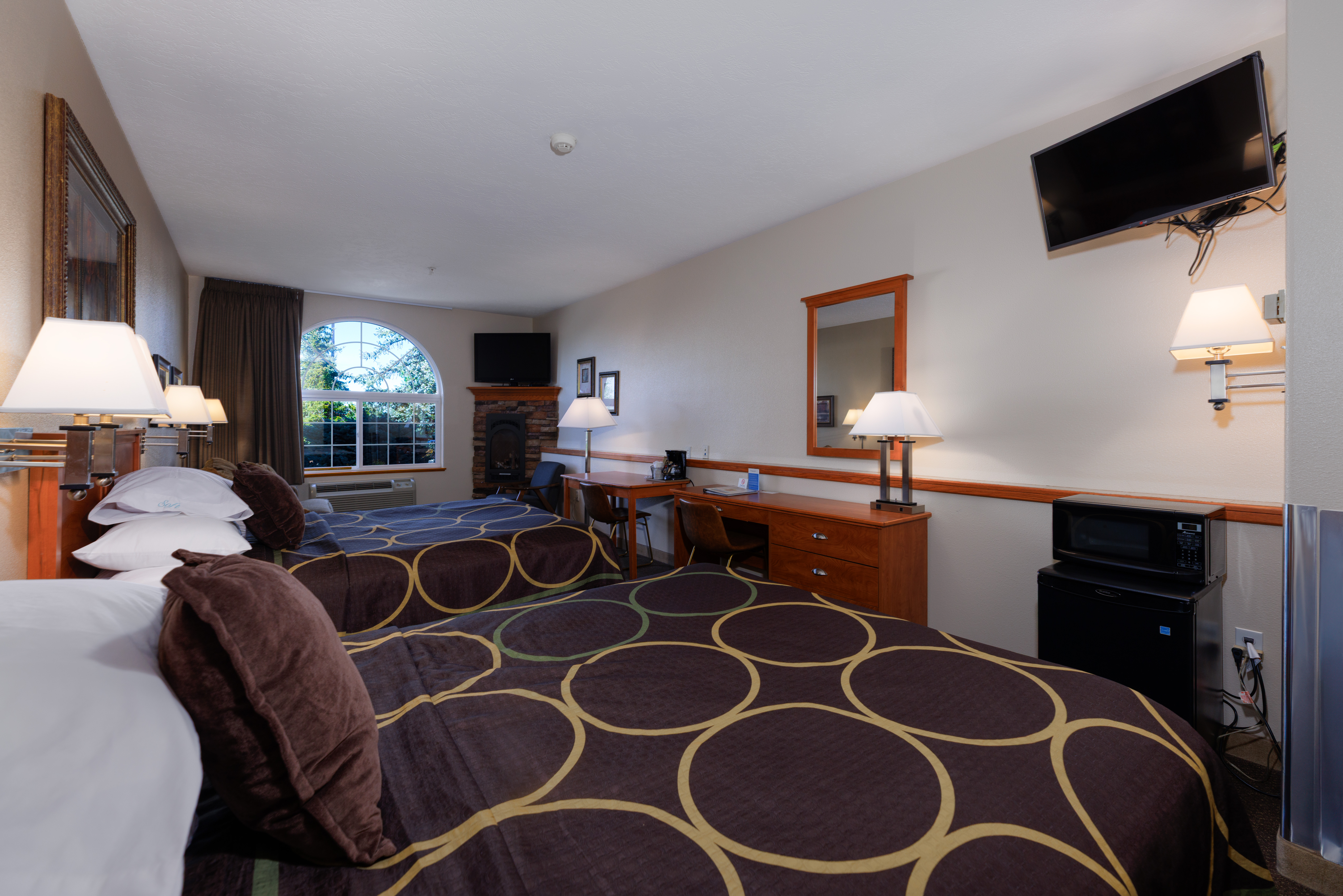 Guest room at the Super 8 by Wyndham Grangeville in Grangeville, Idaho
