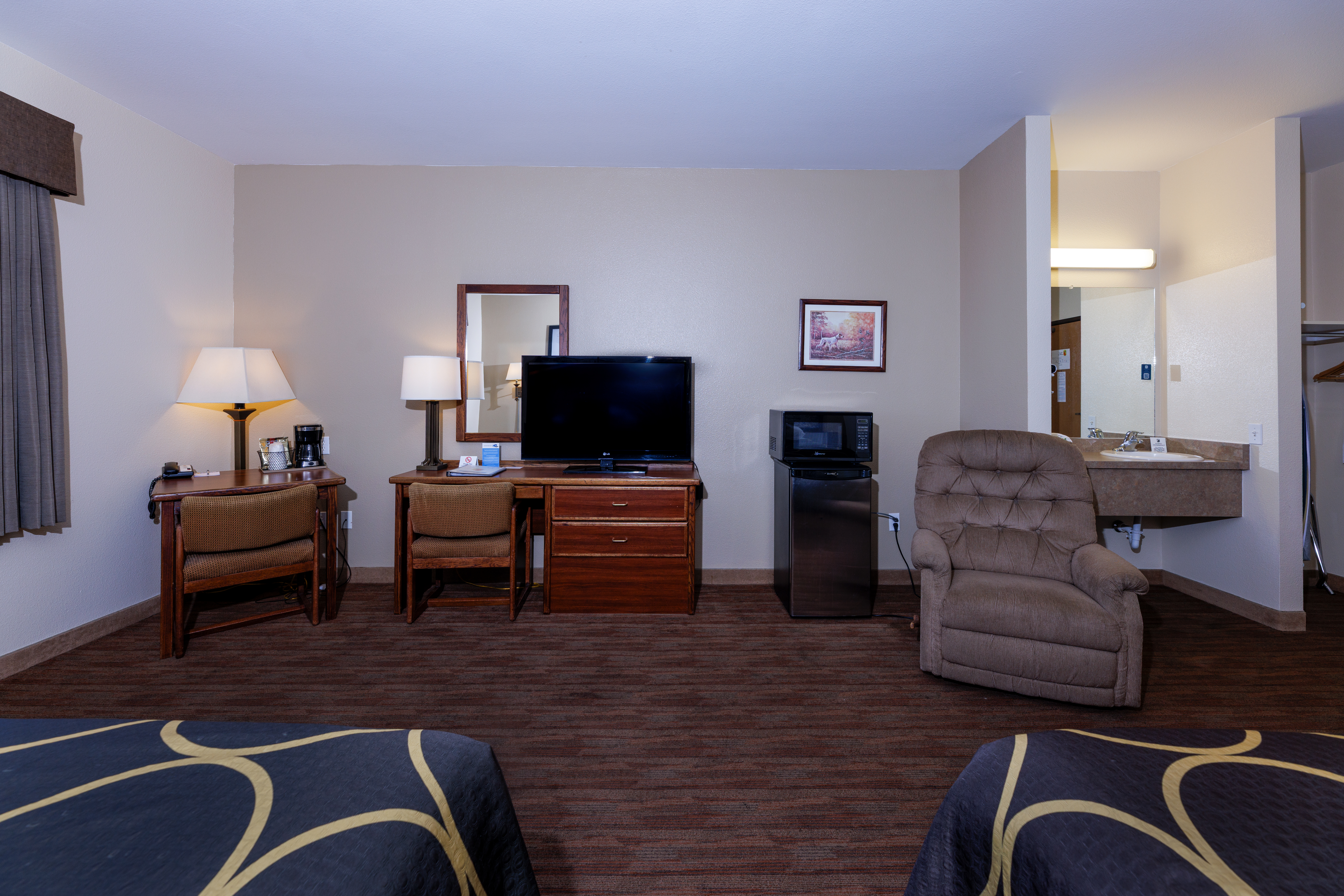 Guest room at the Super 8 by Wyndham Grangeville in Grangeville, Idaho