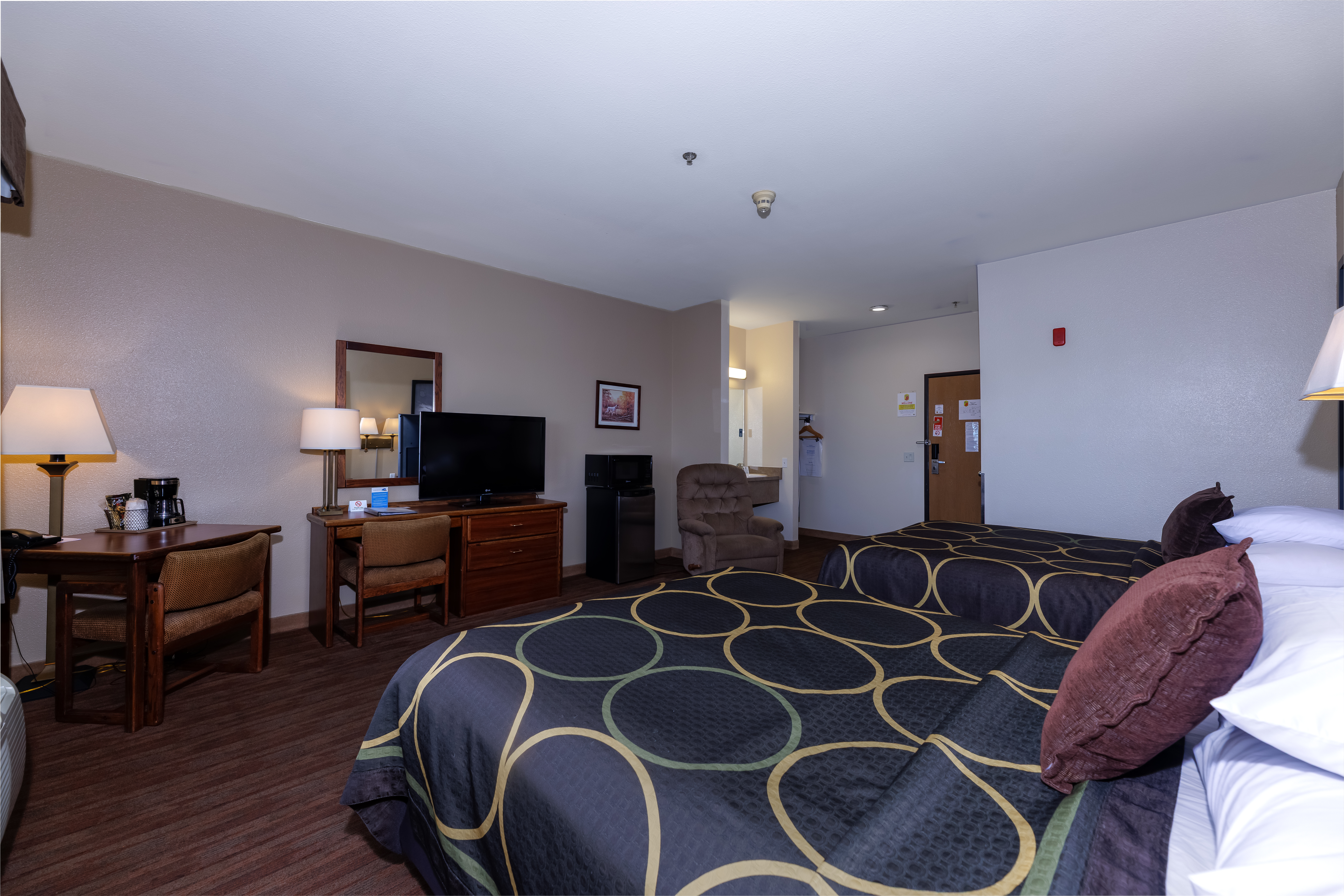 Guest room at the Super 8 by Wyndham Grangeville in Grangeville, Idaho