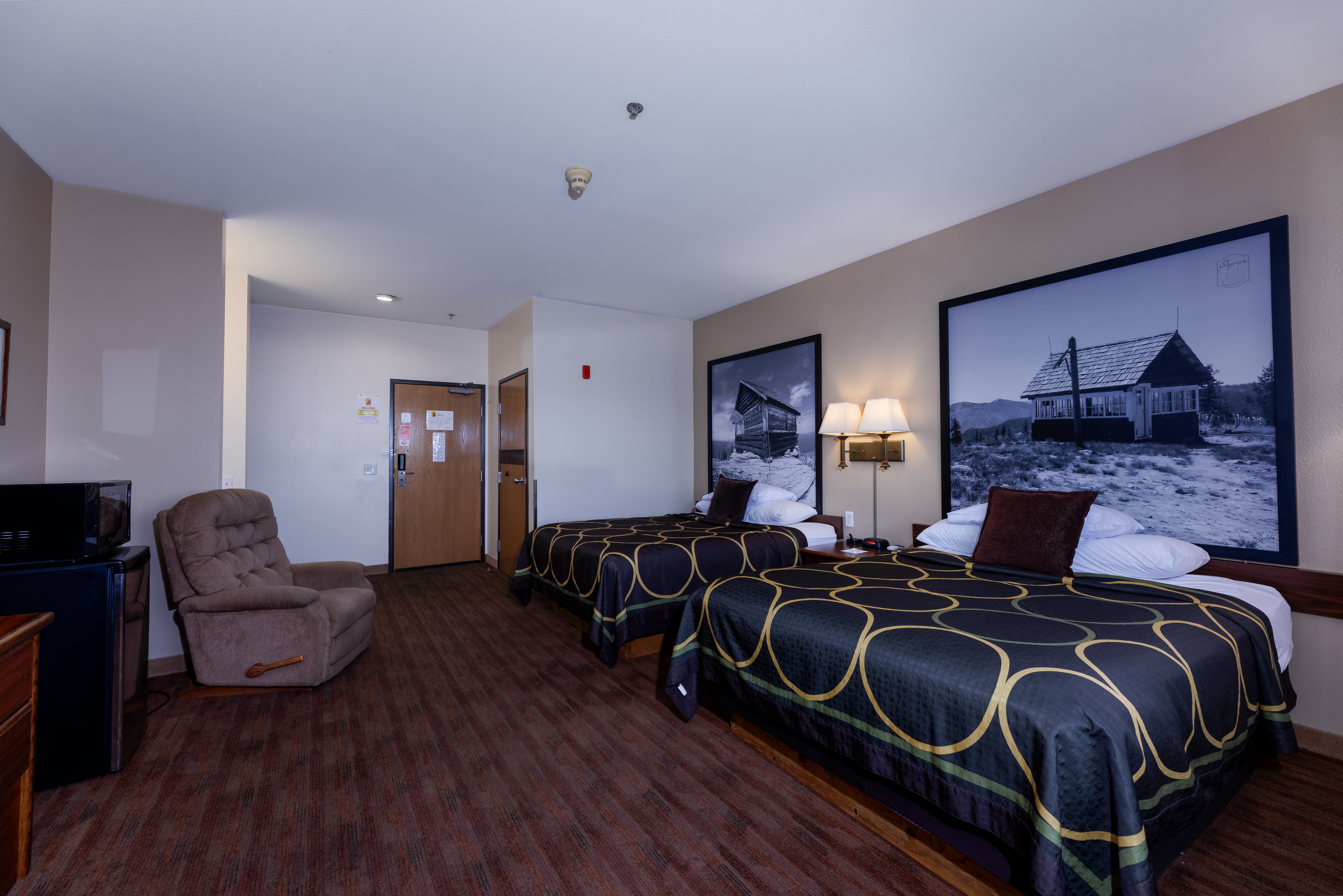 Guest room at the Super 8 by Wyndham Grangeville in Grangeville, Idaho