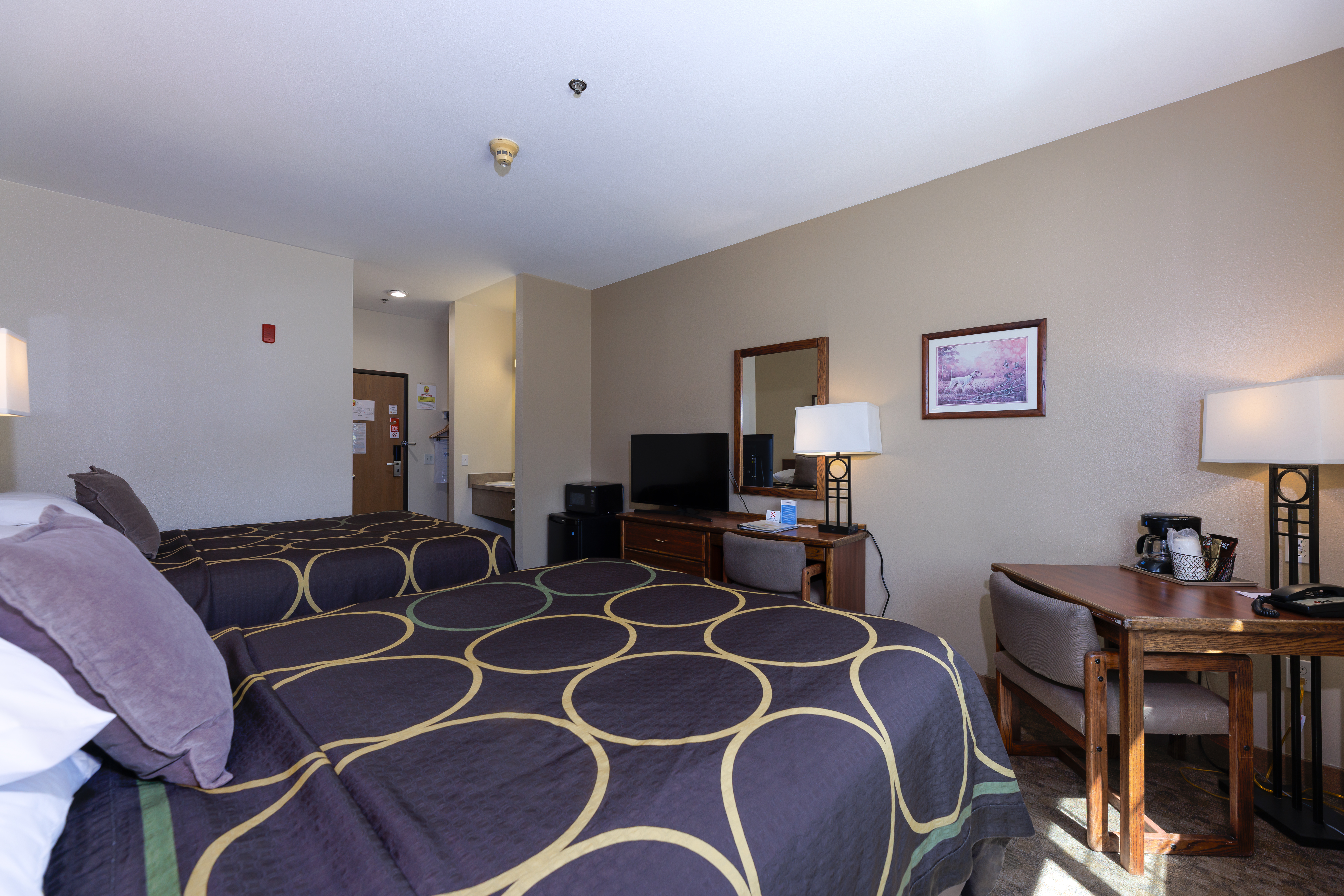 Guest room at the Super 8 by Wyndham Grangeville in Grangeville, Idaho